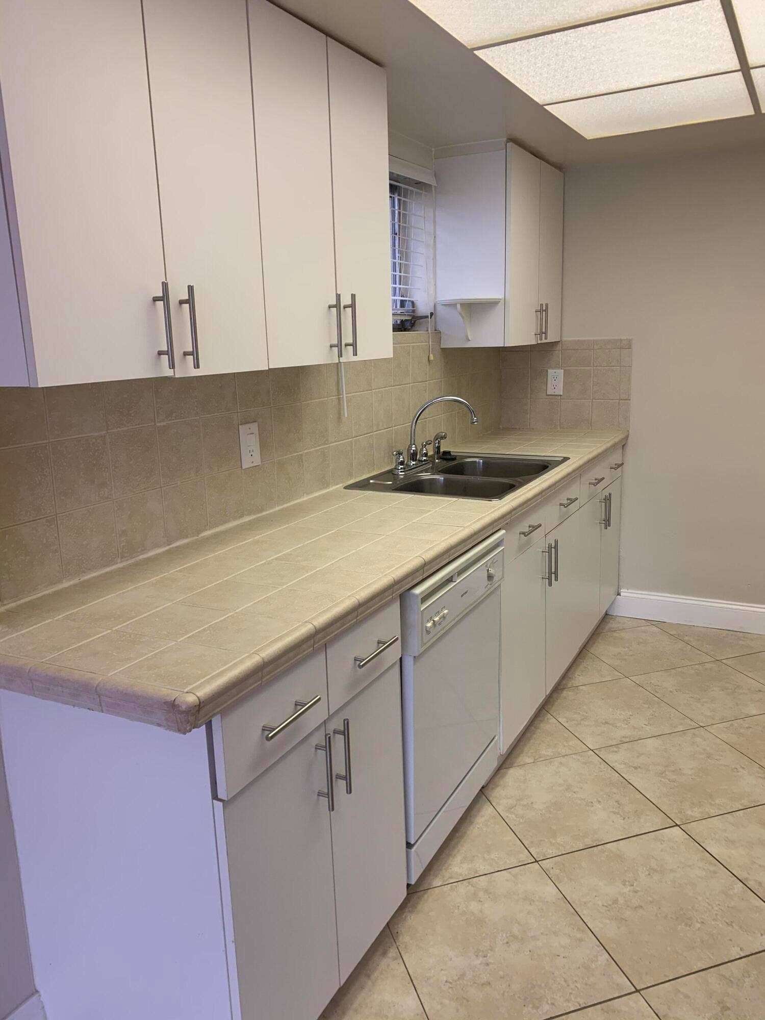 2735 NE 28 Court, Lighthouse Point, FL 33064
