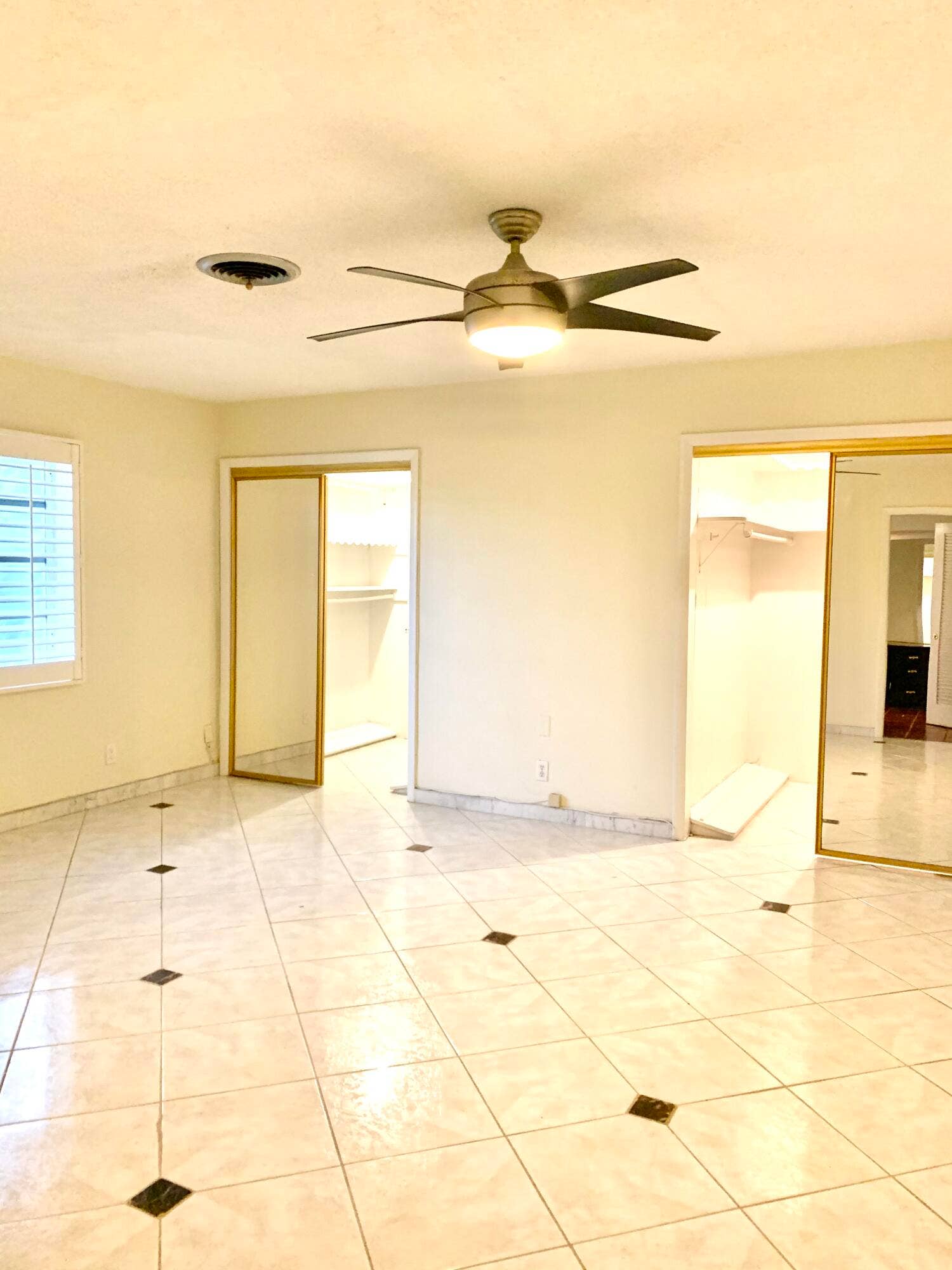 2735 NE 28 Court, Lighthouse Point, FL 33064