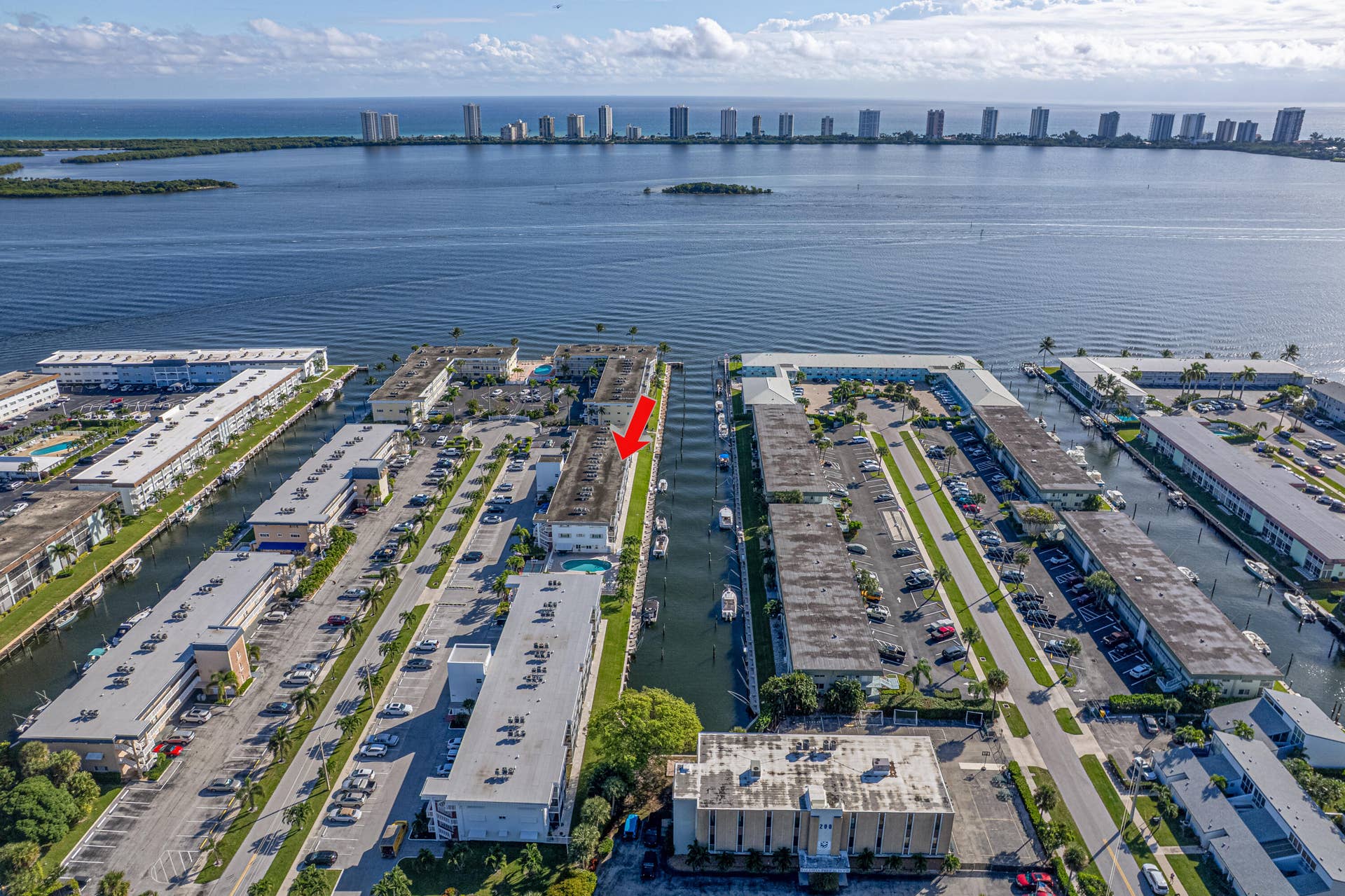 112 Doolen Court, #302, North Palm Beach, FL 33408 Aerial & Location of Unit looking east
