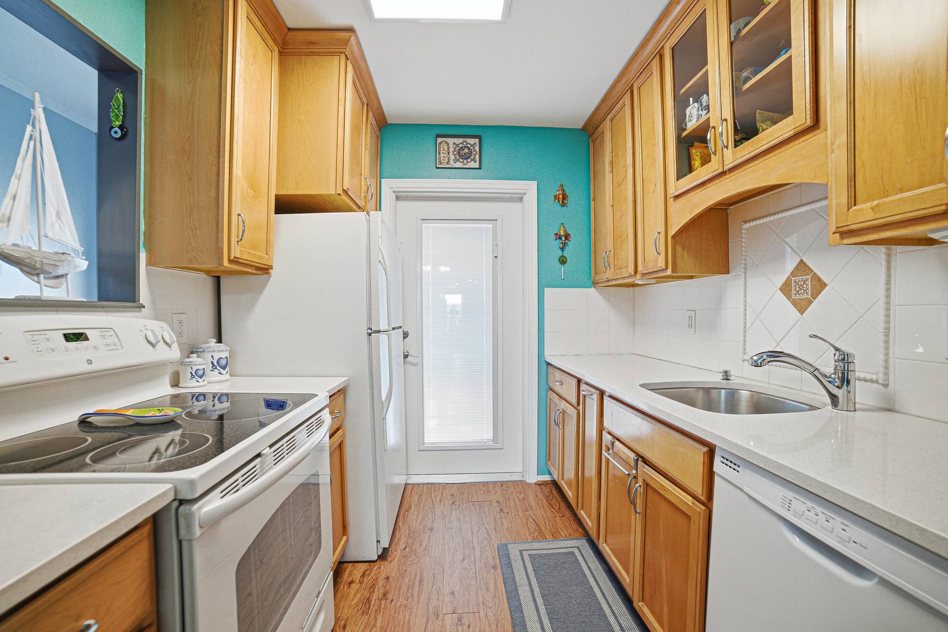 112 Doolen Court, #302, North Palm Beach, FL 33408 Kitchen