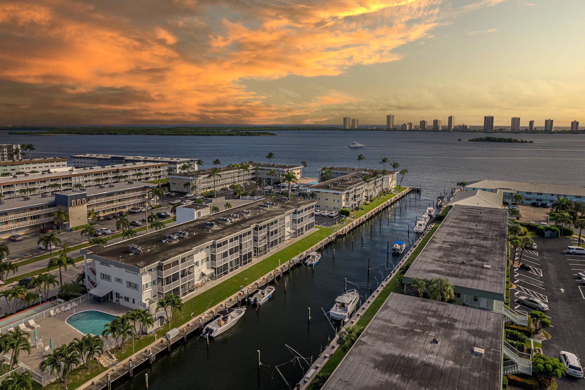 112 Doolen Court, #302, North Palm Beach, FL 33408 Intracoastal Twilight View
