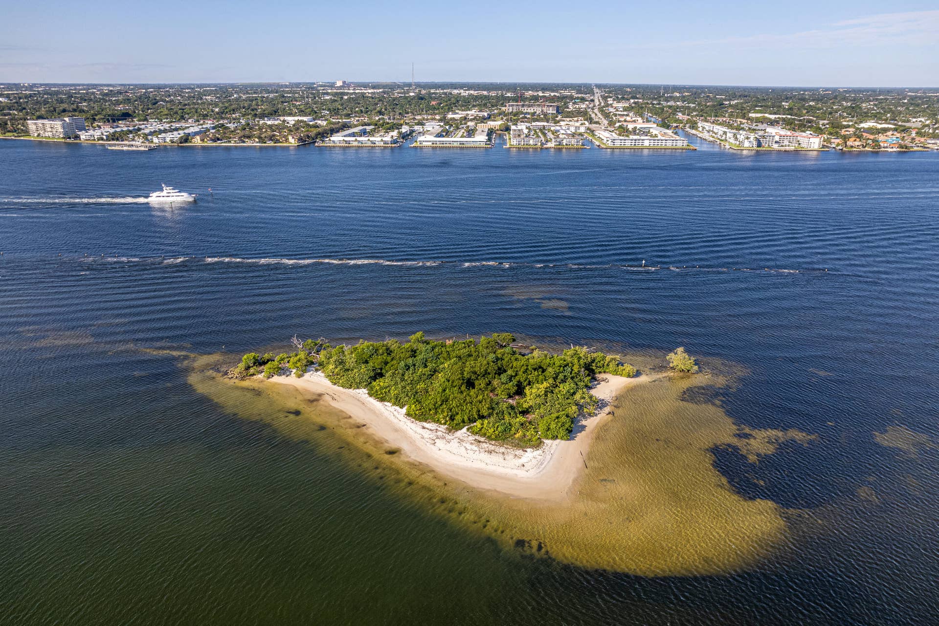 112 Doolen Court, #302, North Palm Beach, FL 33408 Intracoastal View of Munyon Island