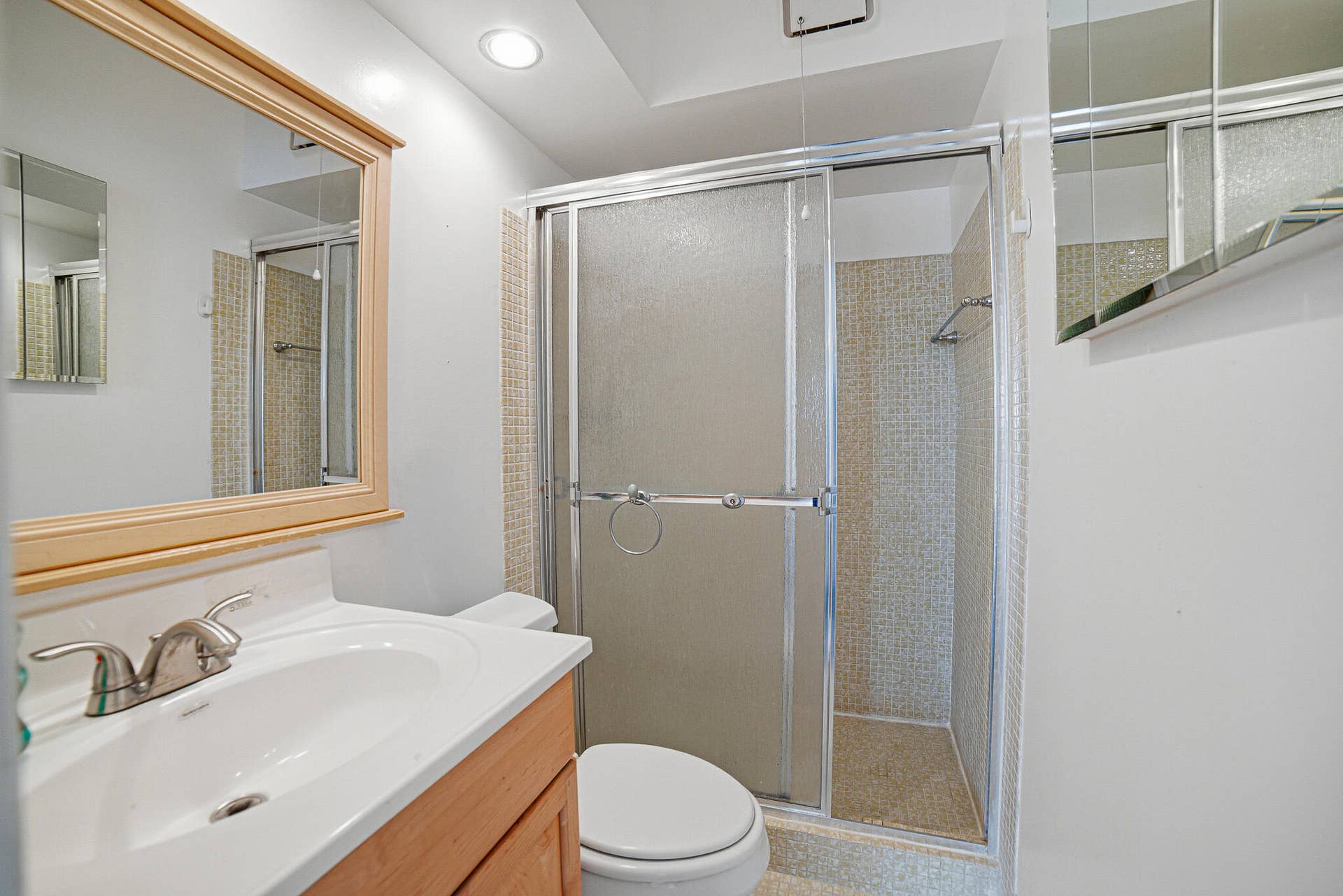 101 Doolen Court, #201, North Palm Beach, FL 33408 Master Bathroom