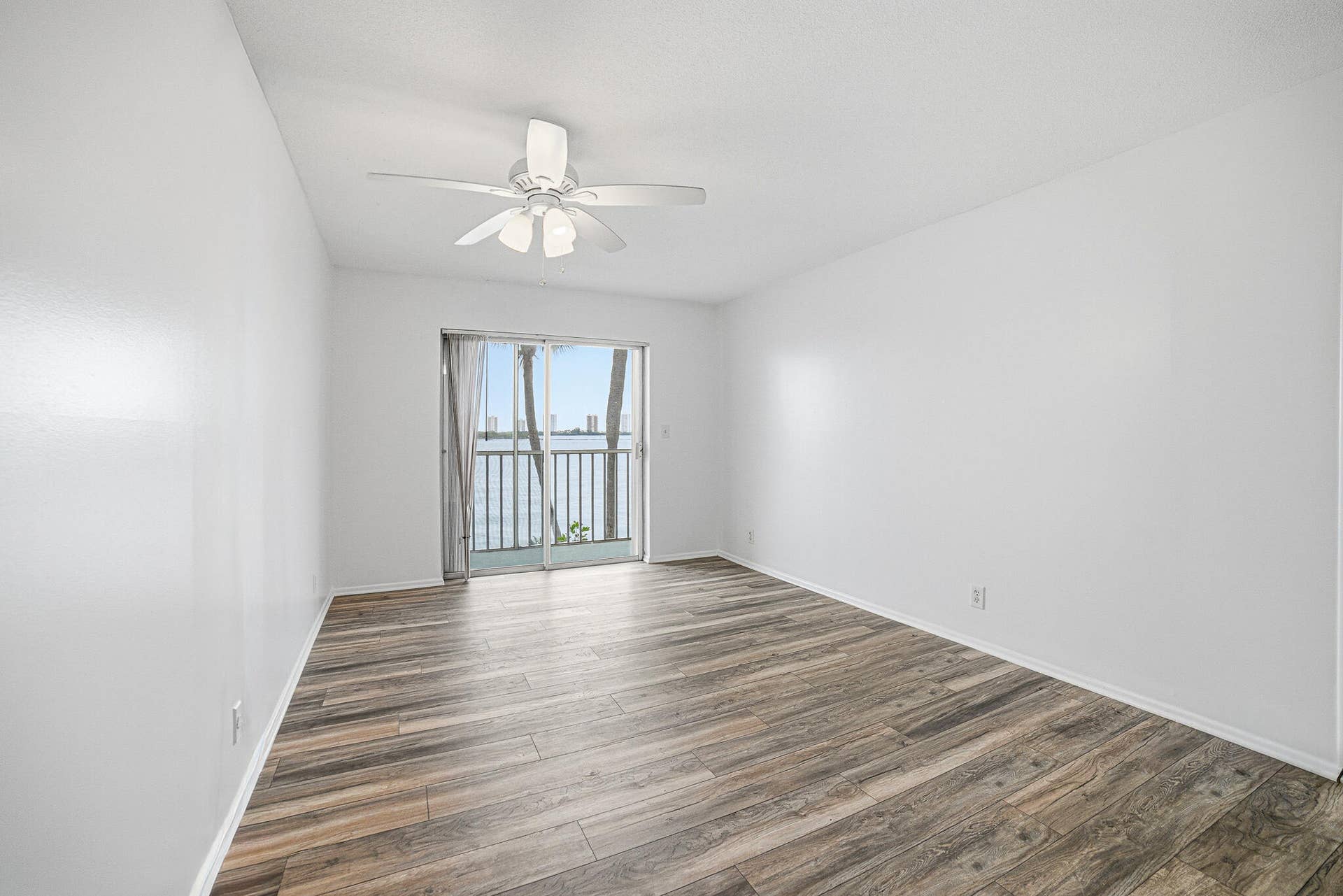 101 Doolen Court, #201, North Palm Beach, FL 33408 Master Bedroom