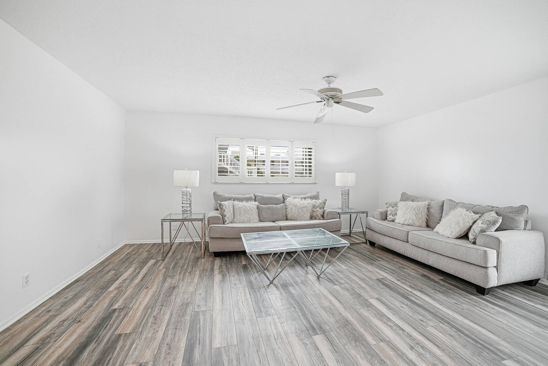 101 Doolen Court, #201, North Palm Beach, FL 33408 LIving Room