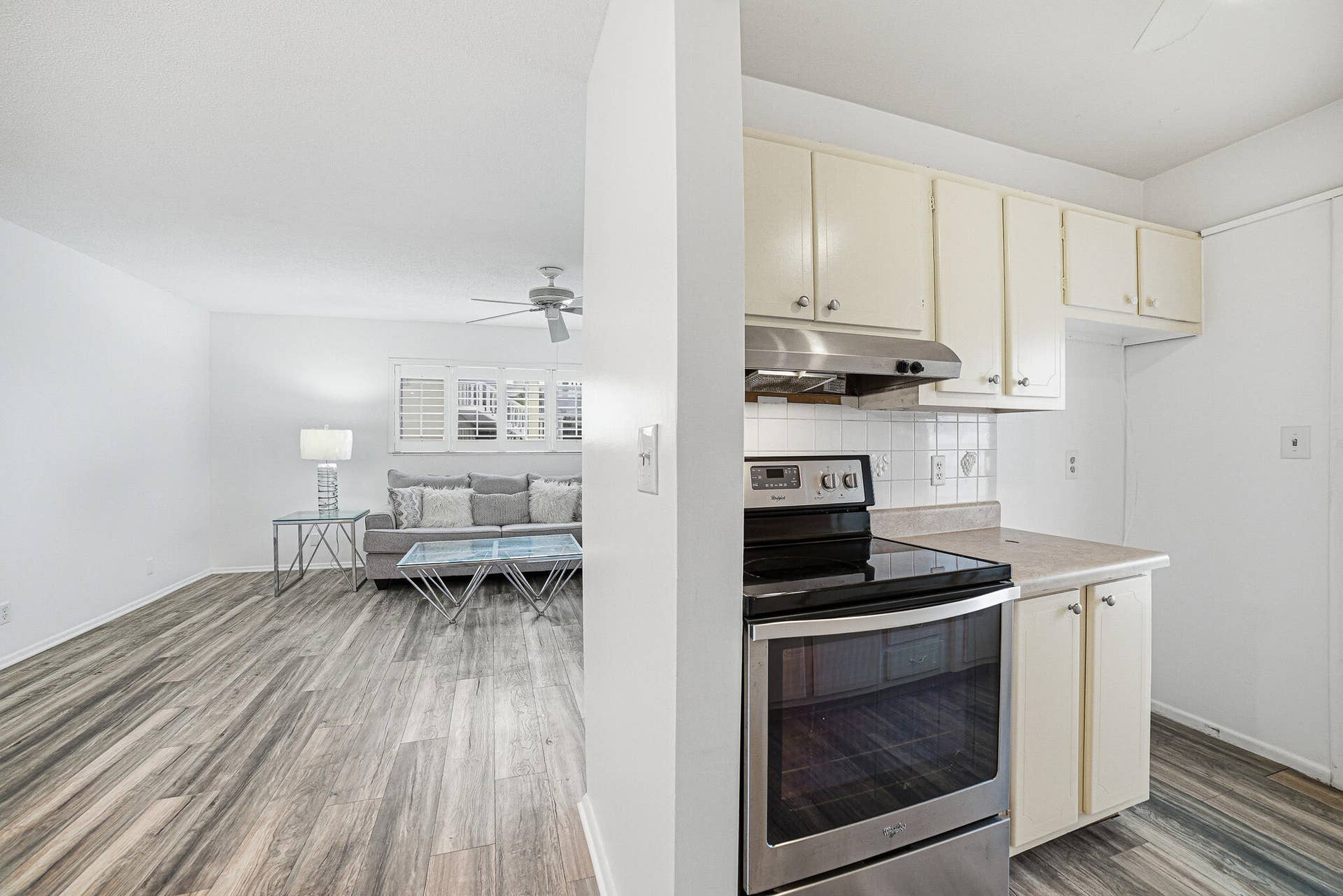 101 Doolen Court, #201, North Palm Beach, FL 33408 Kitchen/Living Room