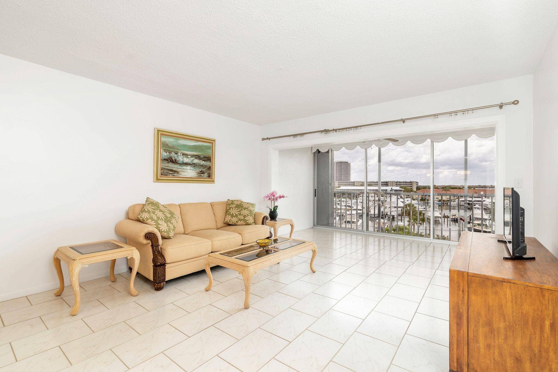 907 Marina Drive, #402, North Palm Beach, FL 33408 open spacious living overlooking marina & intracoastal