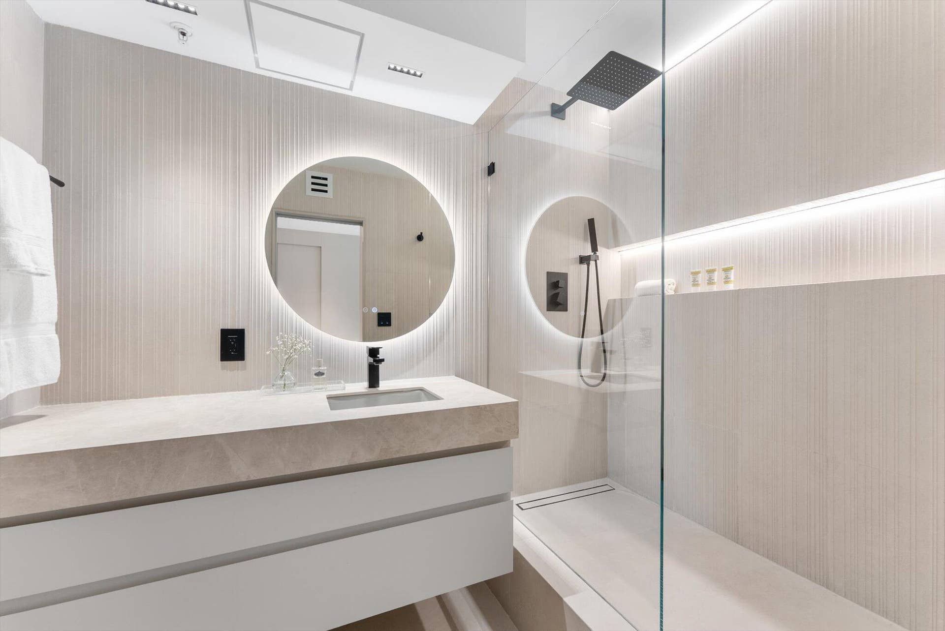 En-Suite Bathroom #2