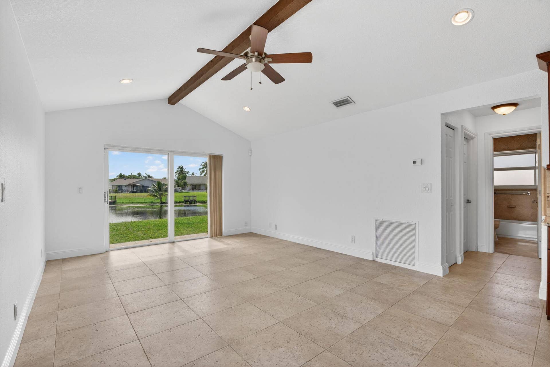Family room - 24
