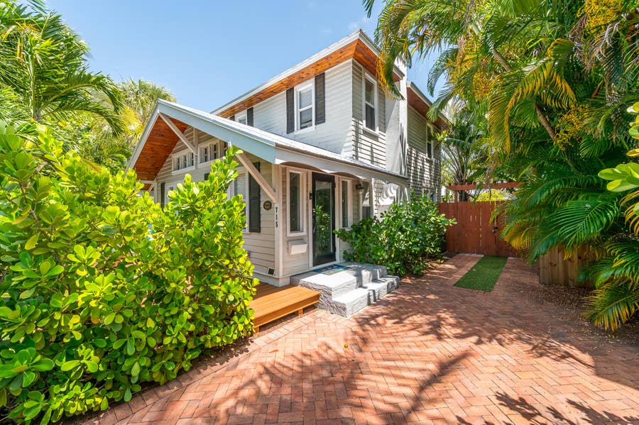 Property photo for 715 Palm Street, West Palm Beach, FL