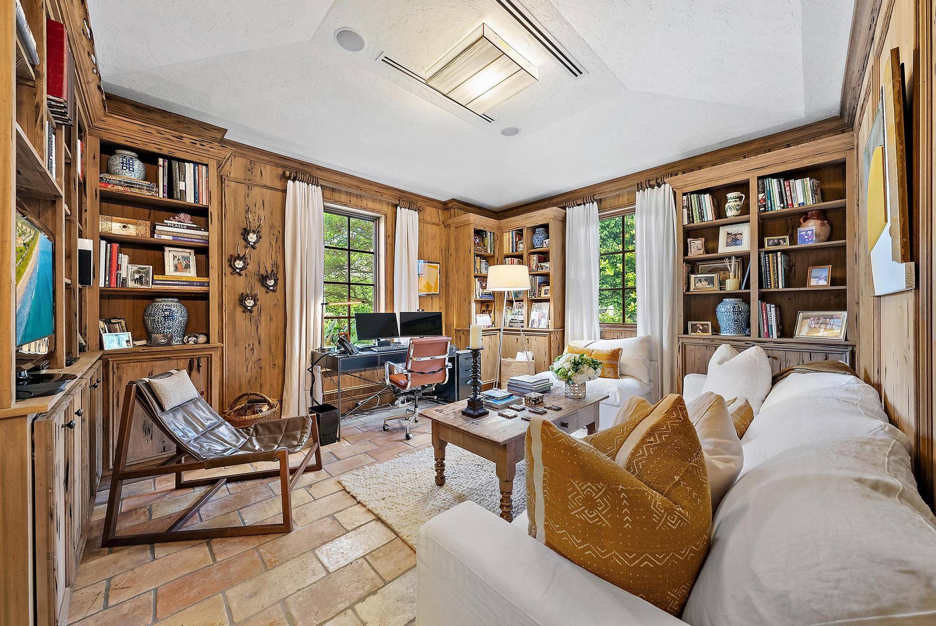 234 Ridgeview Drive, Palm Beach, FL 33480 Library
