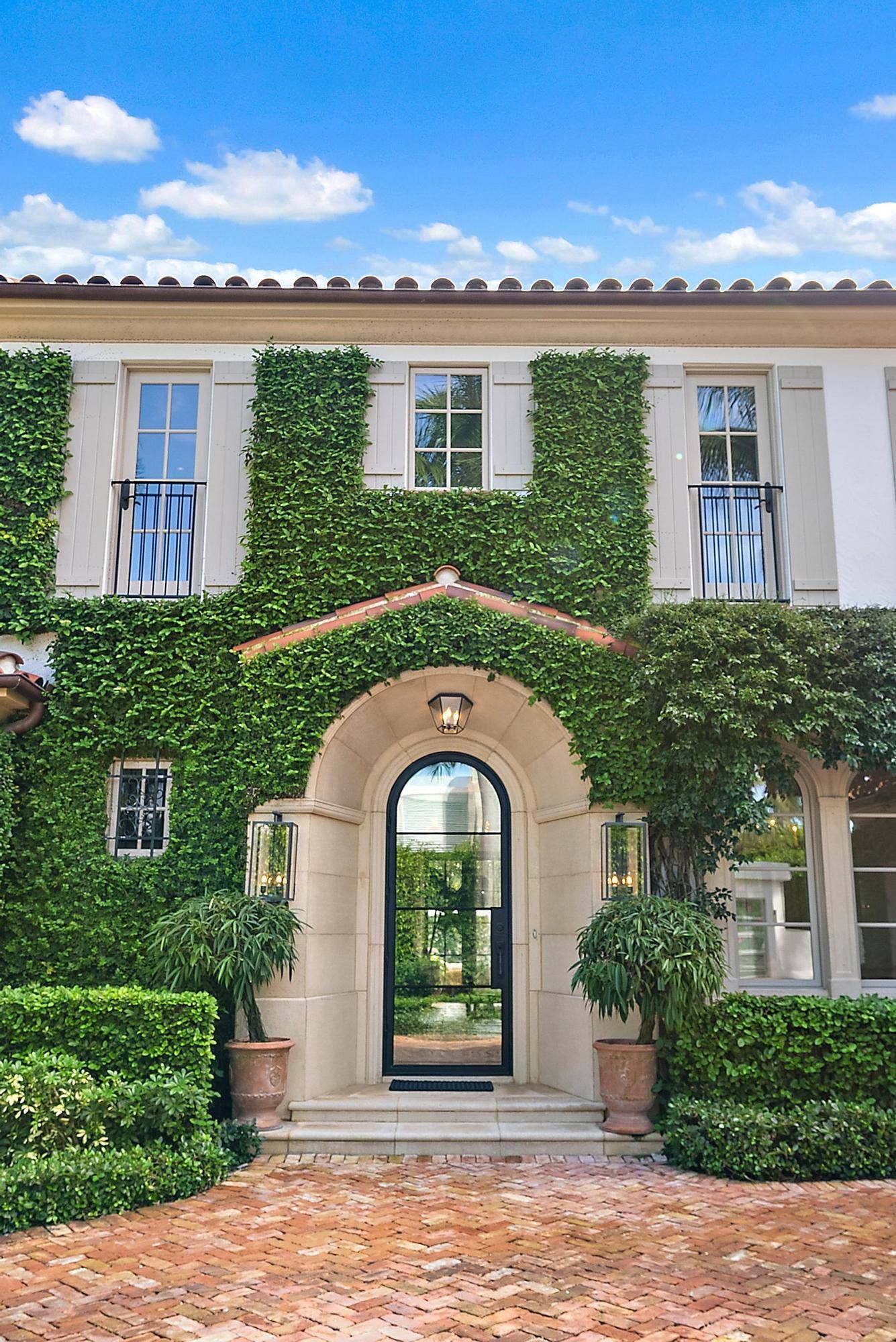 234 Ridgeview Drive, Palm Beach, FL 33480 Facade Details