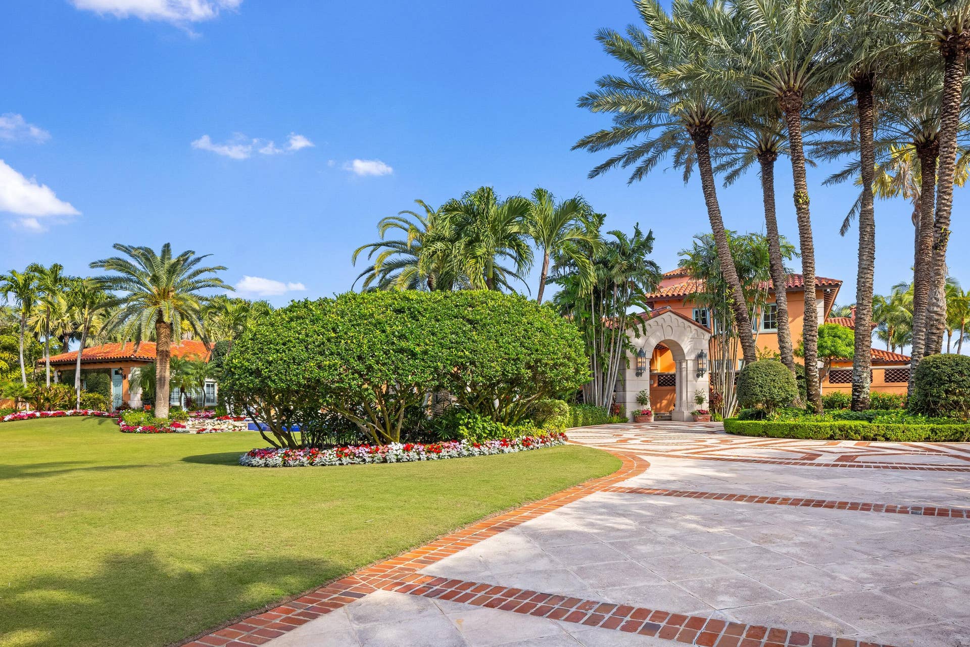 1491 N Ocean Boulevard, Palm Beach, FL 33480 Driveway