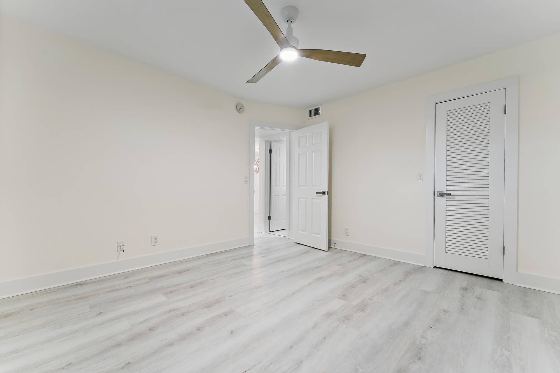29 Yacht Club Drive, #407, North Palm Beach, FL 33408 030-29YachtClubDr-407-NorthPalmBeach-FUL