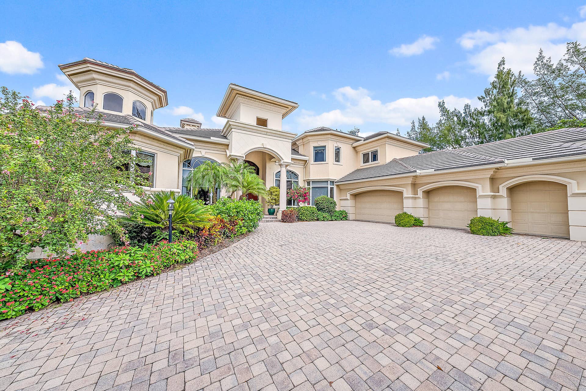 12049 SE Intracoastal Terrace, Jupiter, FL 33469 Front Exterior