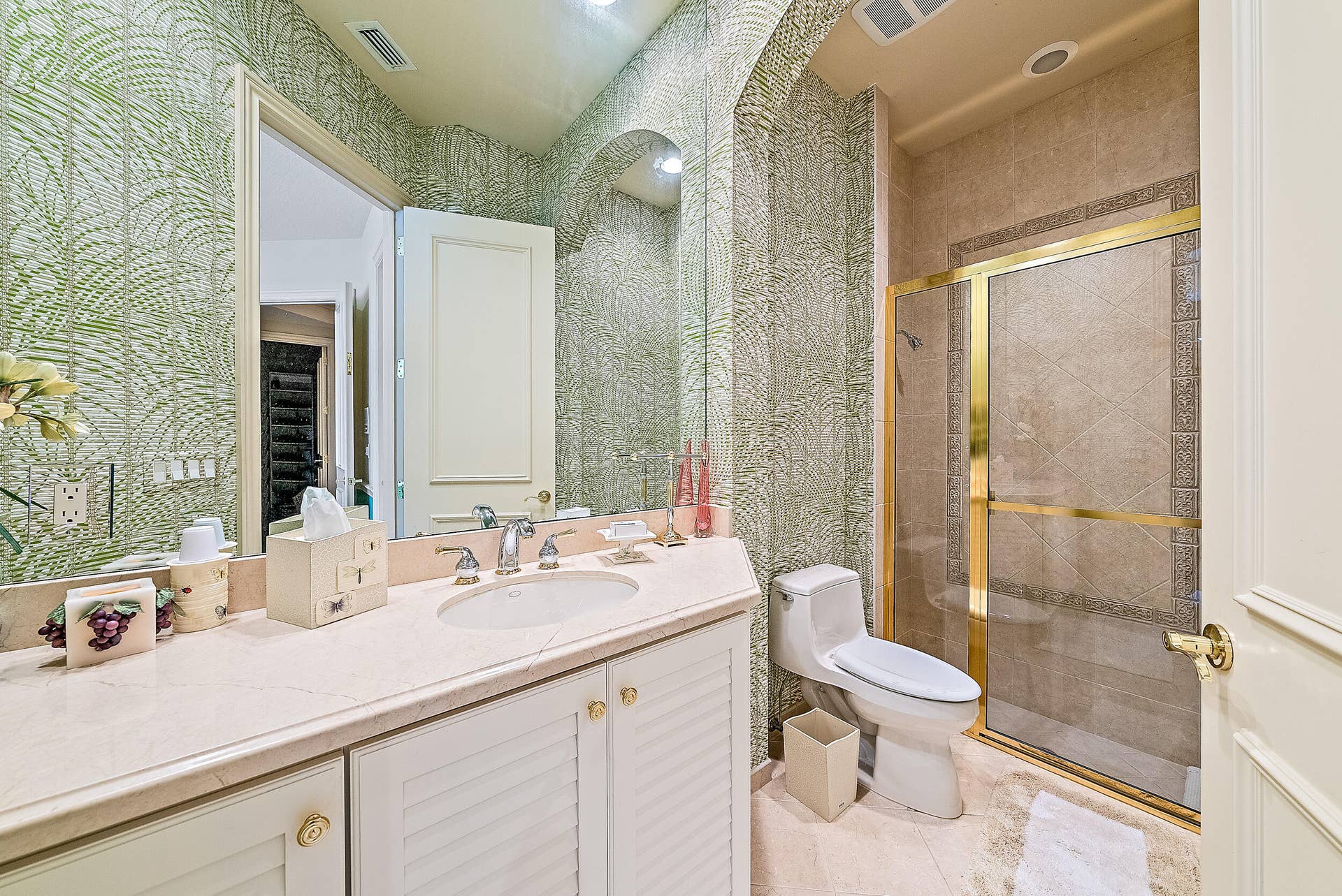 12049 SE Intracoastal Terrace, Jupiter, FL 33469 Guest Bath