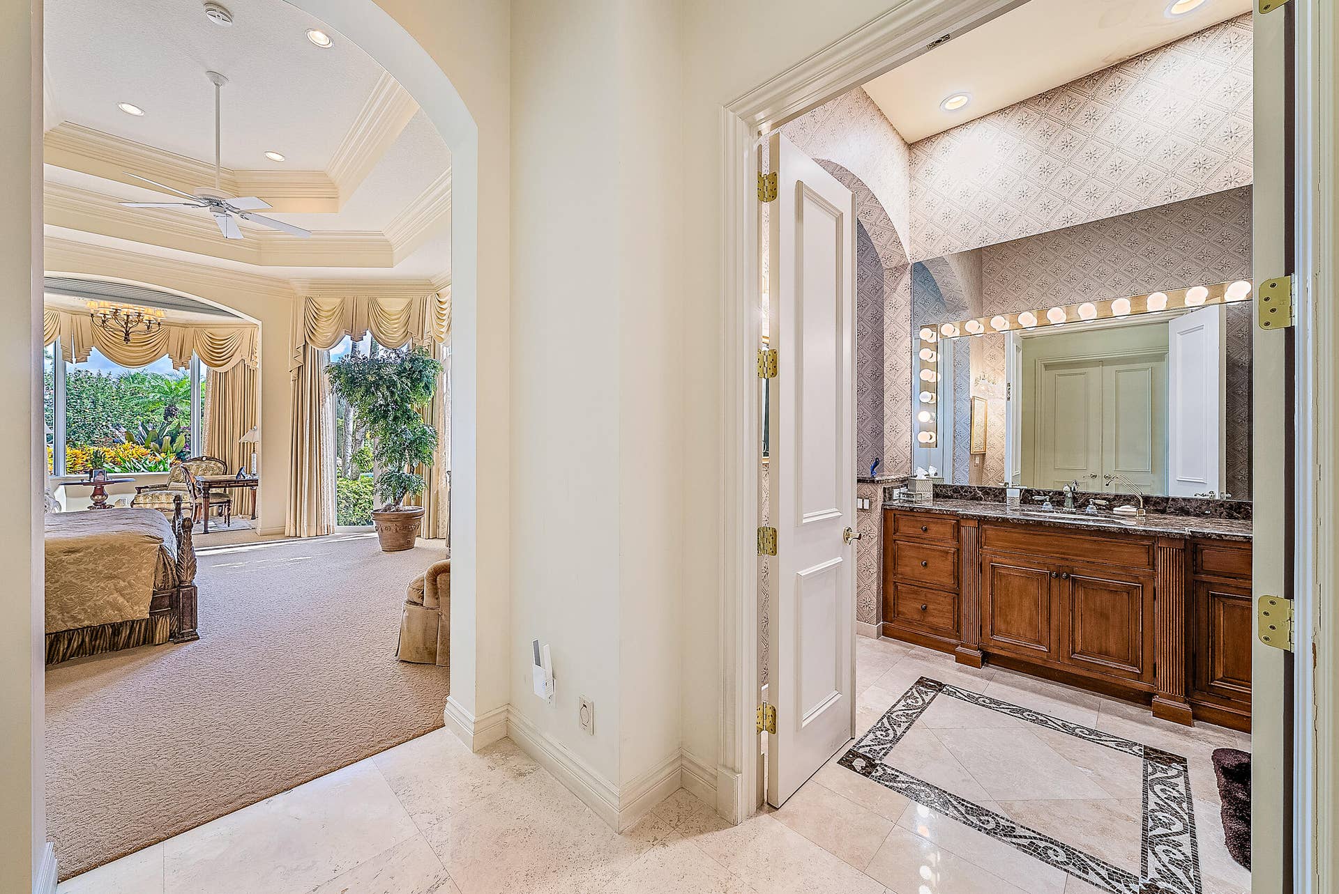 12049 SE Intracoastal Terrace, Jupiter, FL 33469 Vestibule
