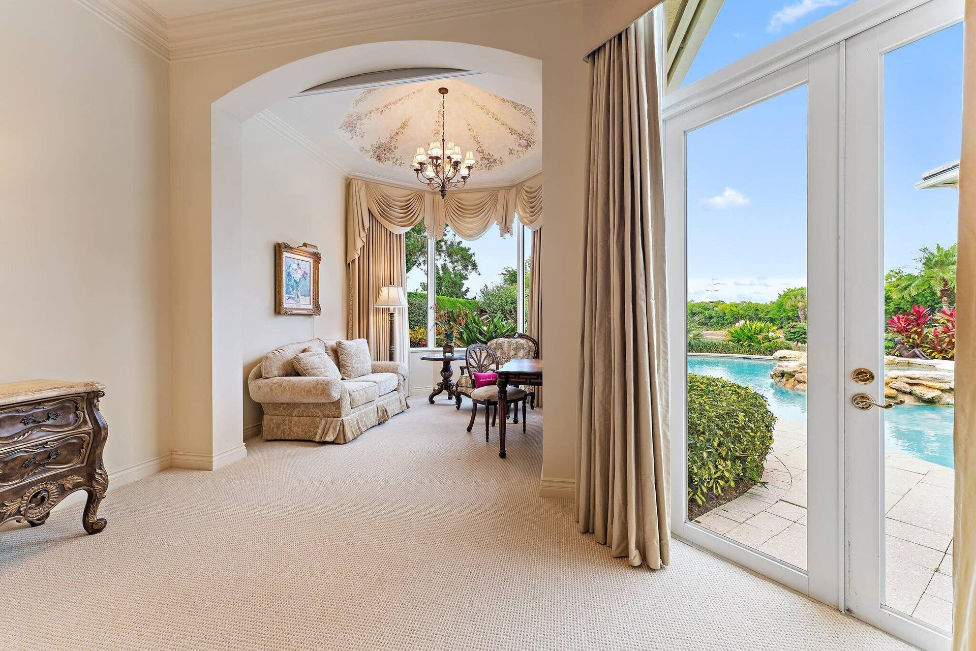 12049 SE Intracoastal Terrace, Jupiter, FL 33469 Primary Sitting Room