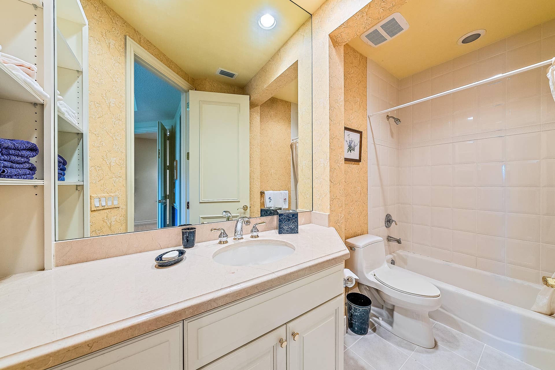 12049 SE Intracoastal Terrace, Jupiter, FL 33469 Guest Bath