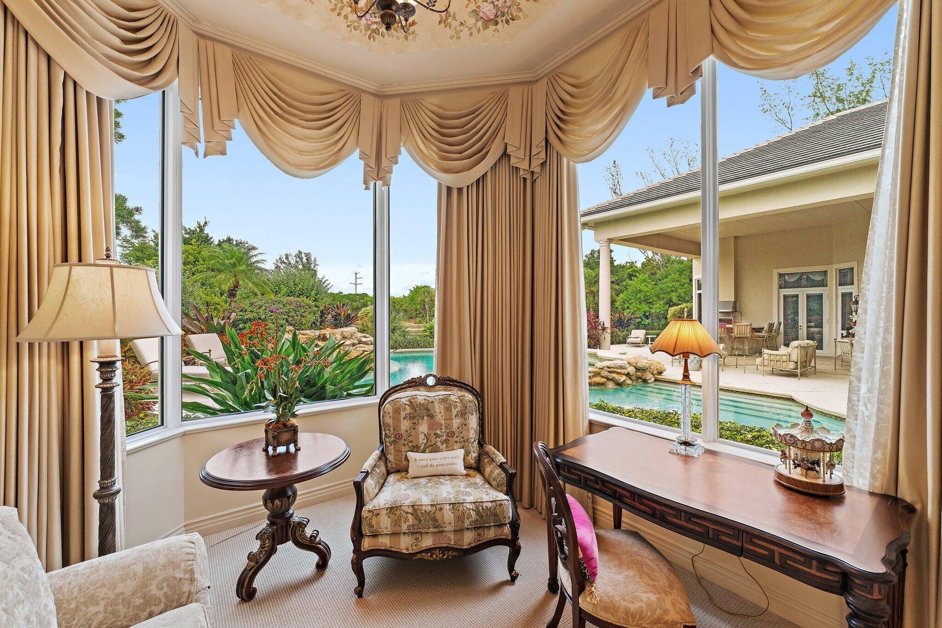 12049 SE Intracoastal Terrace, Jupiter, FL 33469 Primary Sitting Room