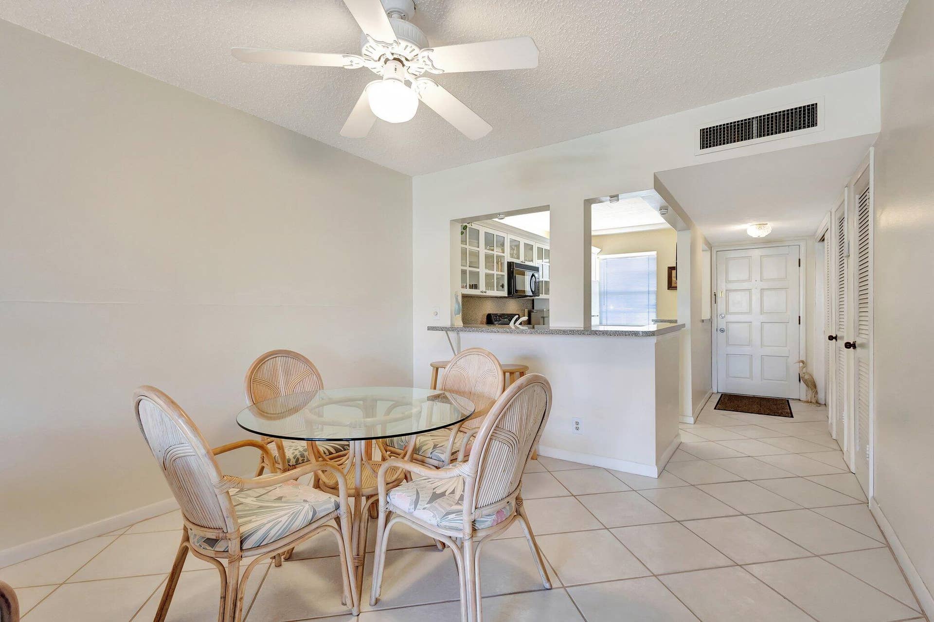 105 Paradise Harbour Boulevard, #109, North Palm Beach, FL 33408 dining
