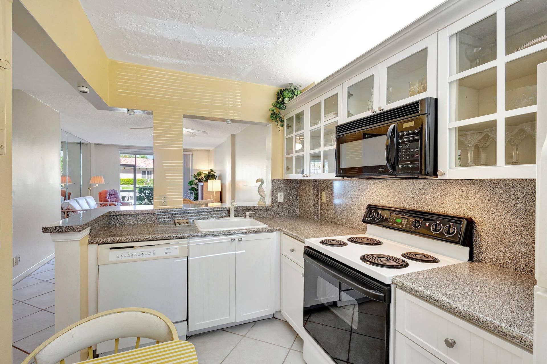105 Paradise Harbour Boulevard, #109, North Palm Beach, FL 33408 kitchen