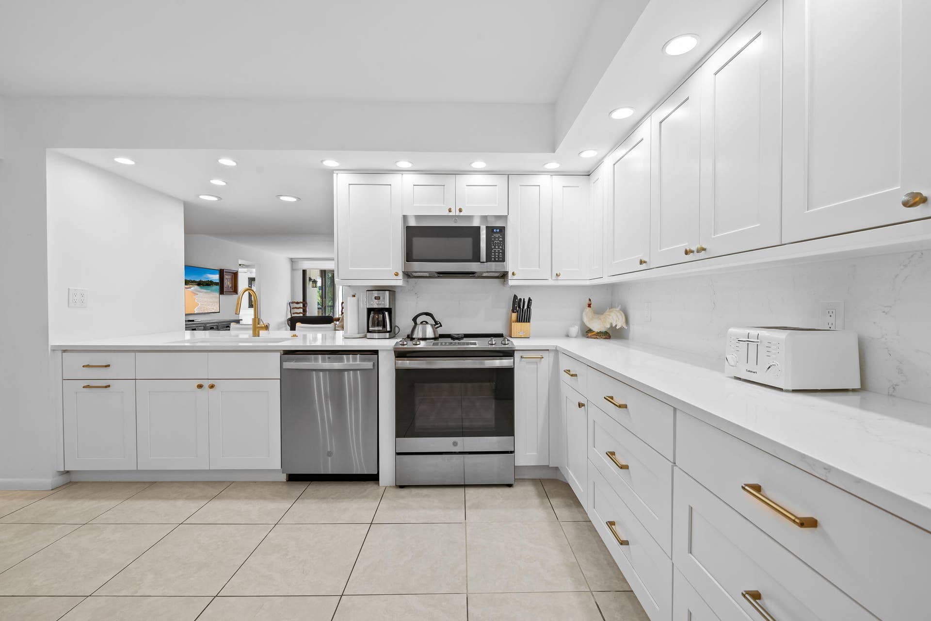3420 S Ocean Boulevard, #3p, Highland Beach, Highland Beach, FL 33487 BEAUTIFULLY EQUIPPED NEWER KITCHEN