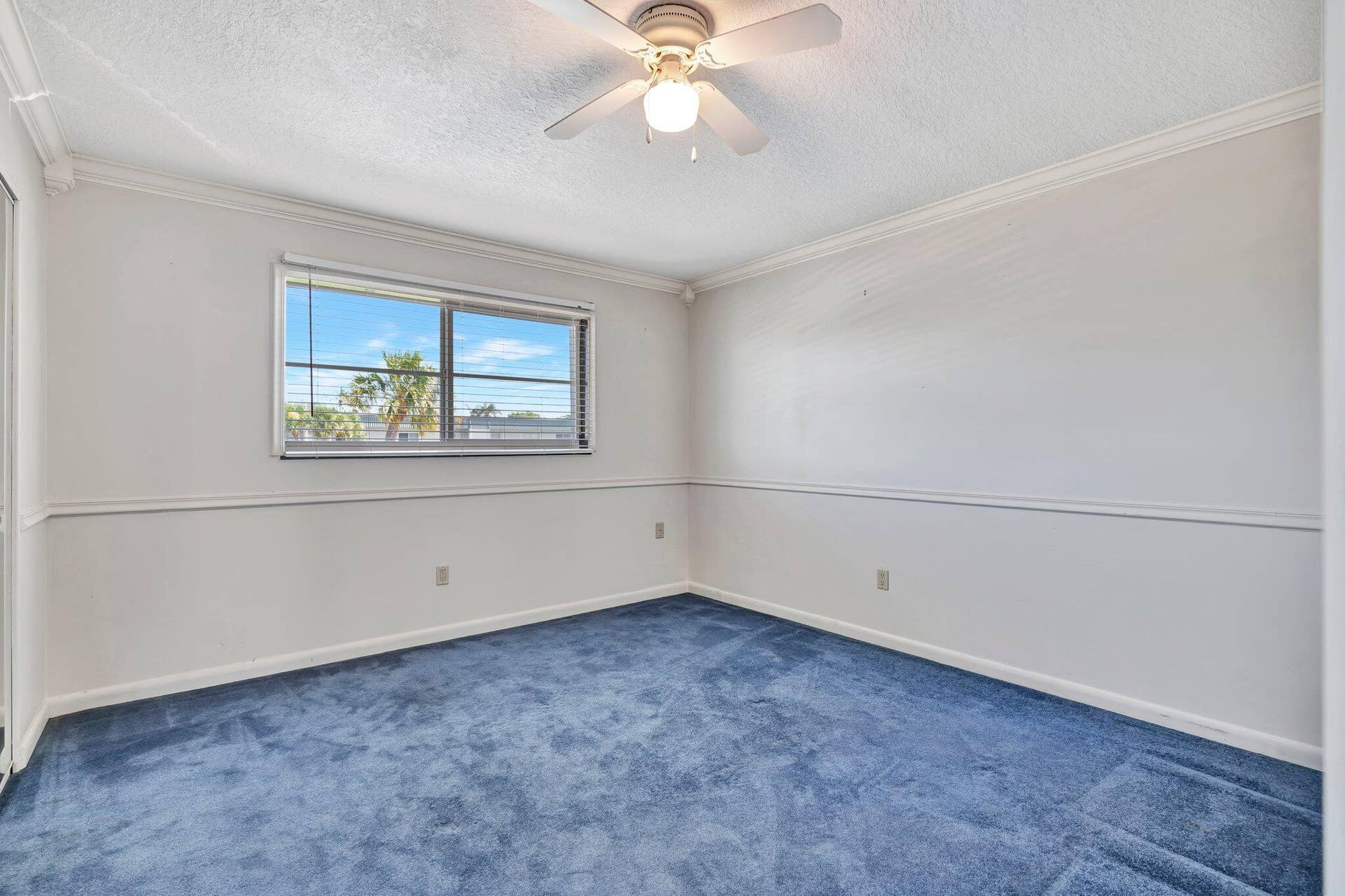 121 Wettaw Lane, #211, North Palm Beach, FL 33408 guest bed