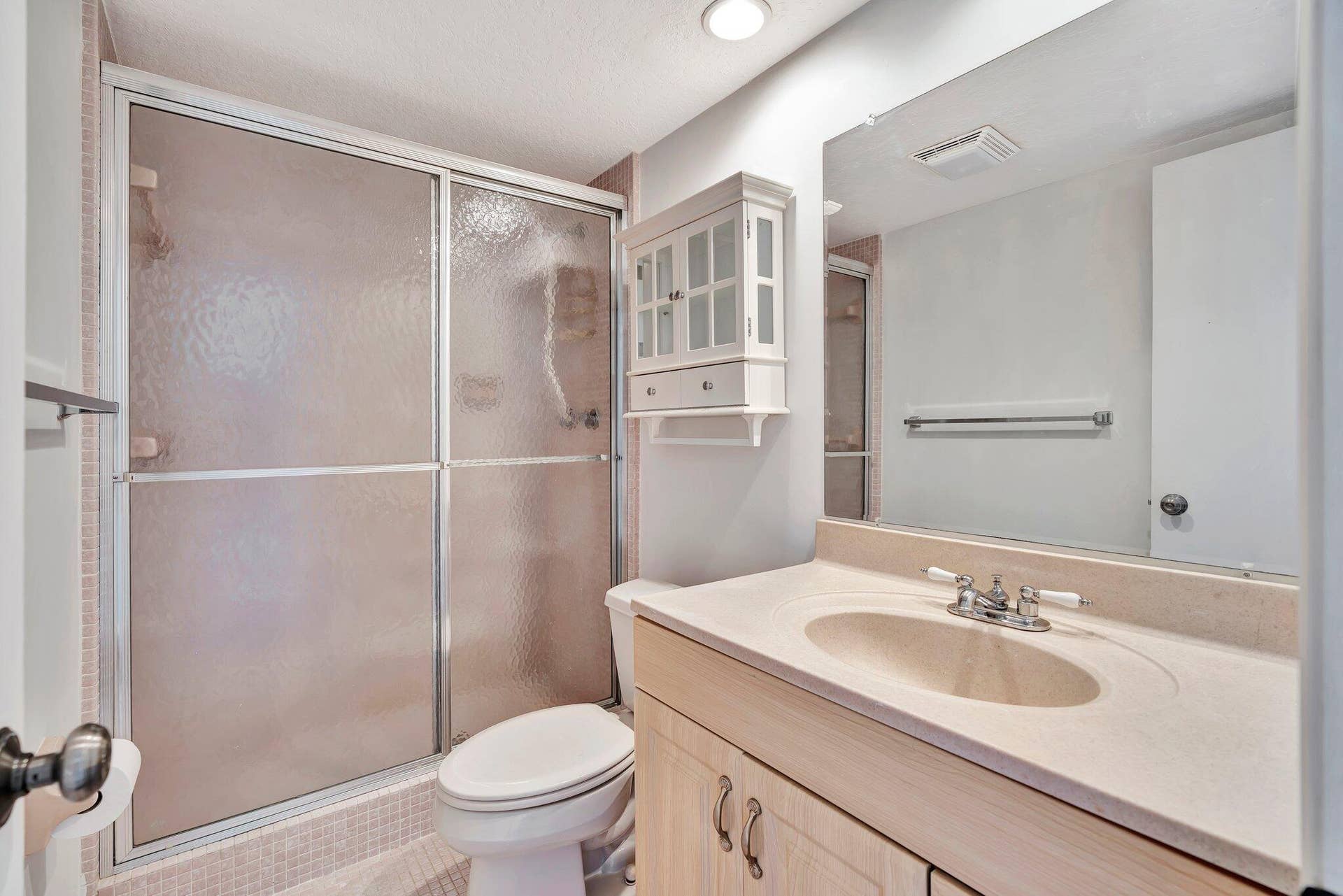 121 Wettaw Lane, #211, North Palm Beach, FL 33408 guest bath