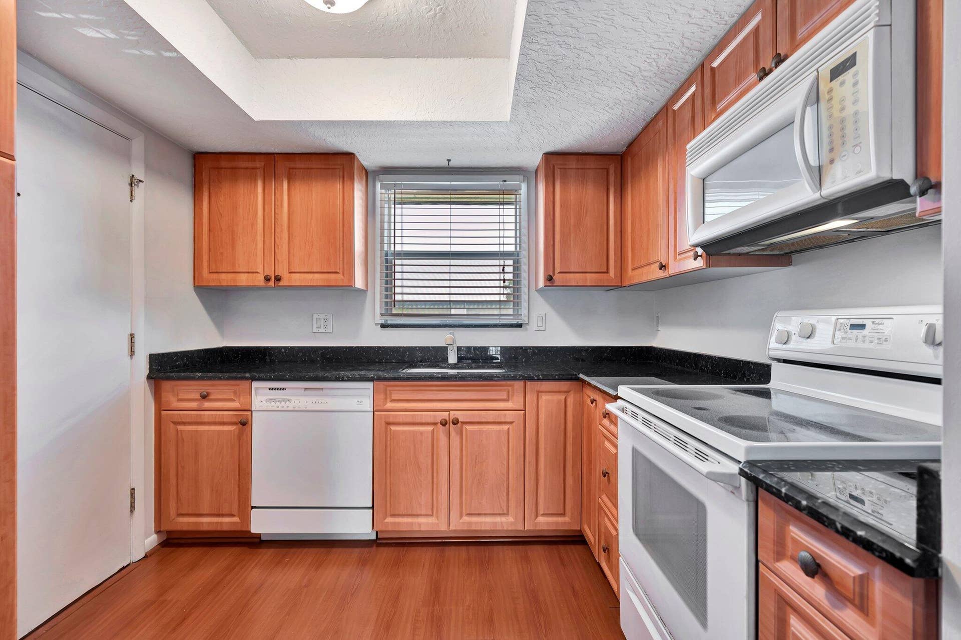 121 Wettaw Lane, #211, North Palm Beach, FL 33408 KITCHEN