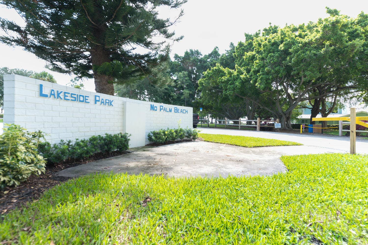 121 Wettaw Lane, #211, North Palm Beach, FL 33408 LAKESIDE PARK