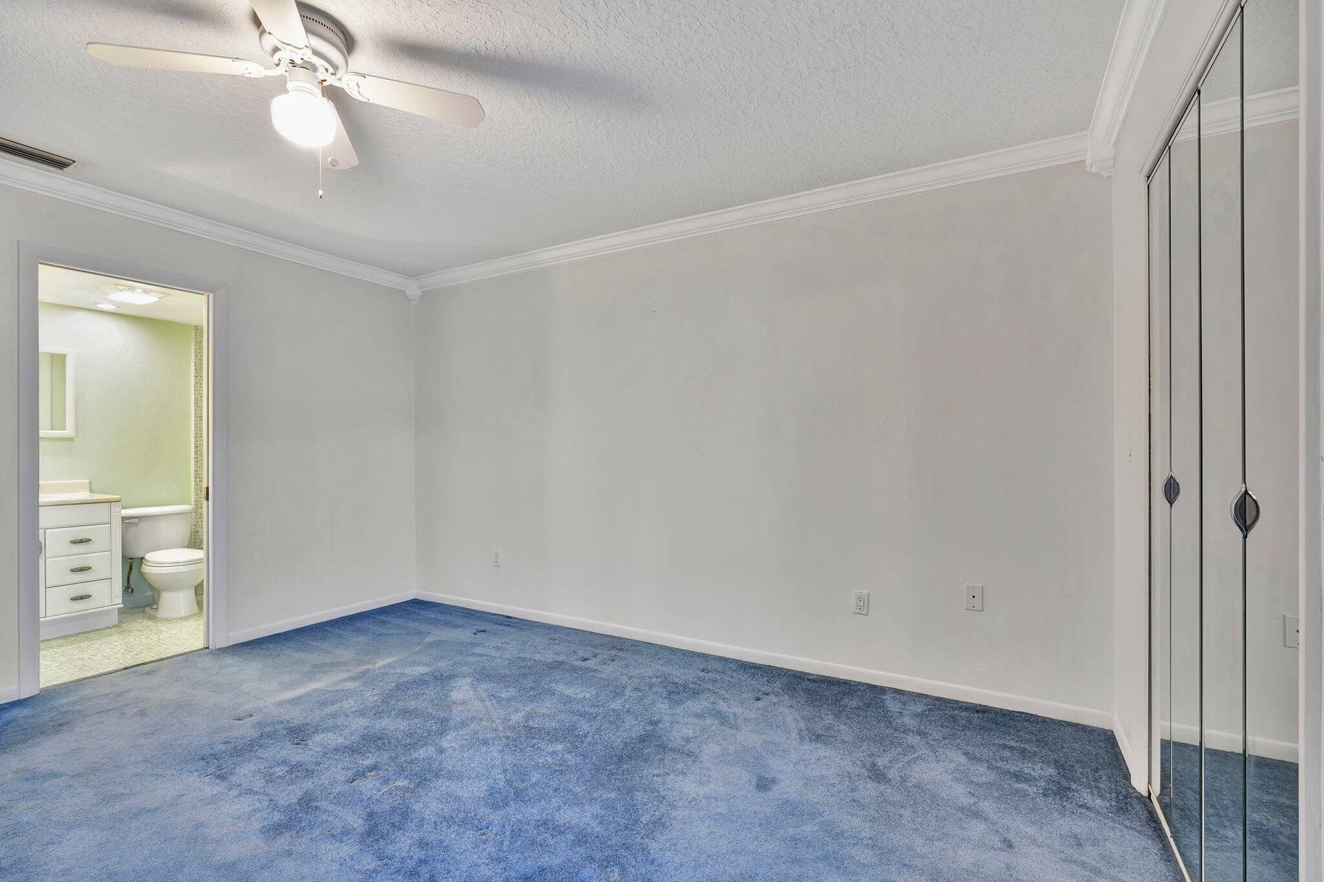 121 Wettaw Lane, #211, North Palm Beach, FL 33408 master bed