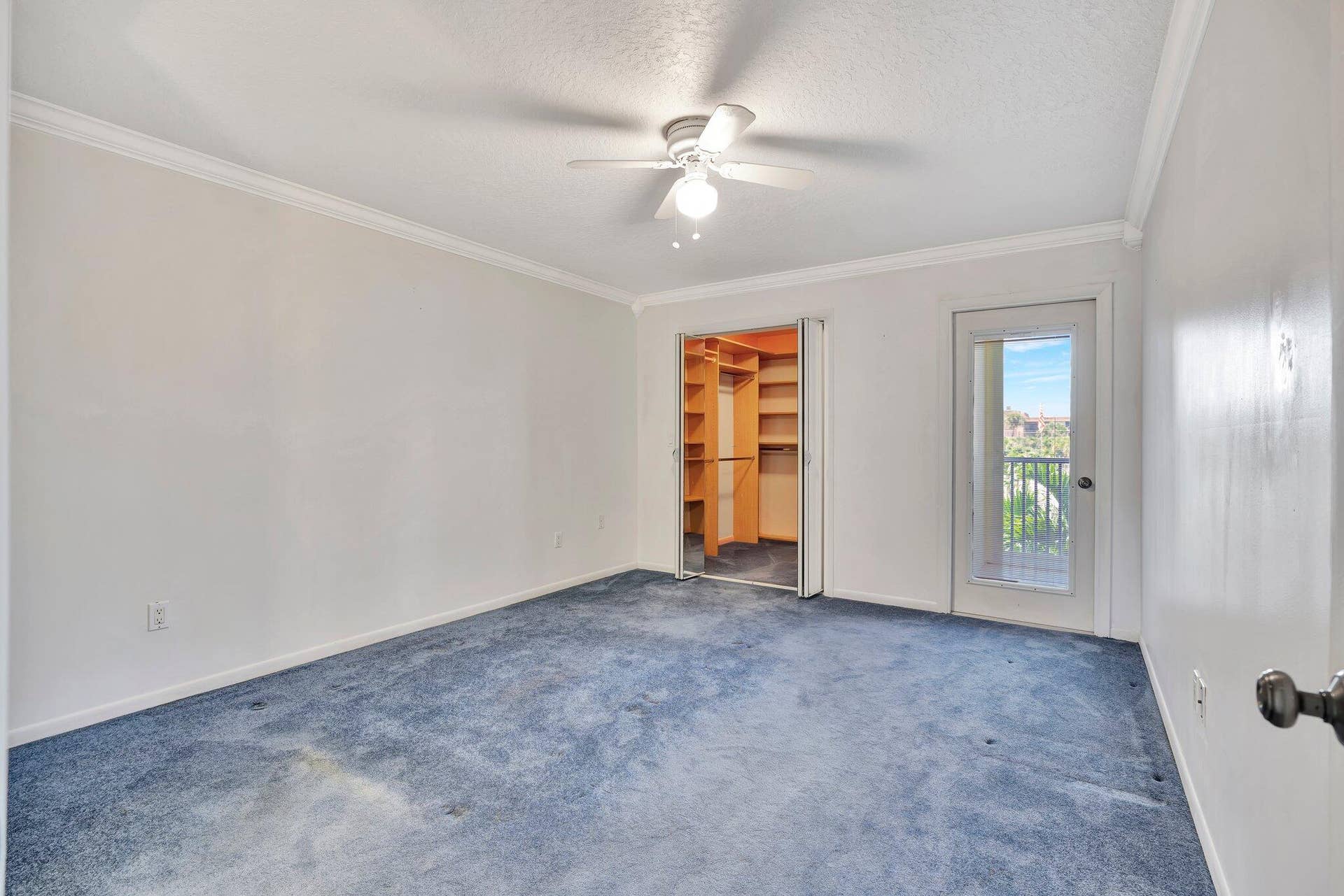 121 Wettaw Lane, #211, North Palm Beach, FL 33408 master bed
