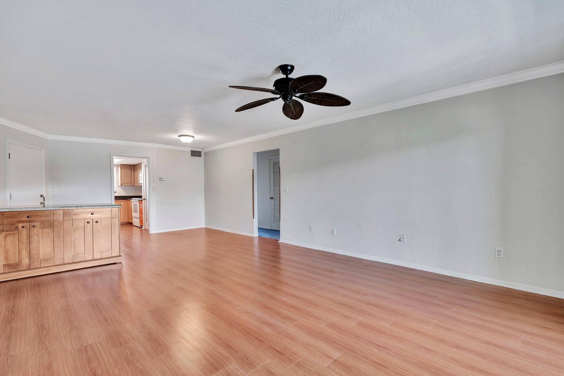 121 Wettaw Lane, #211, North Palm Beach, FL 33408 living/dining