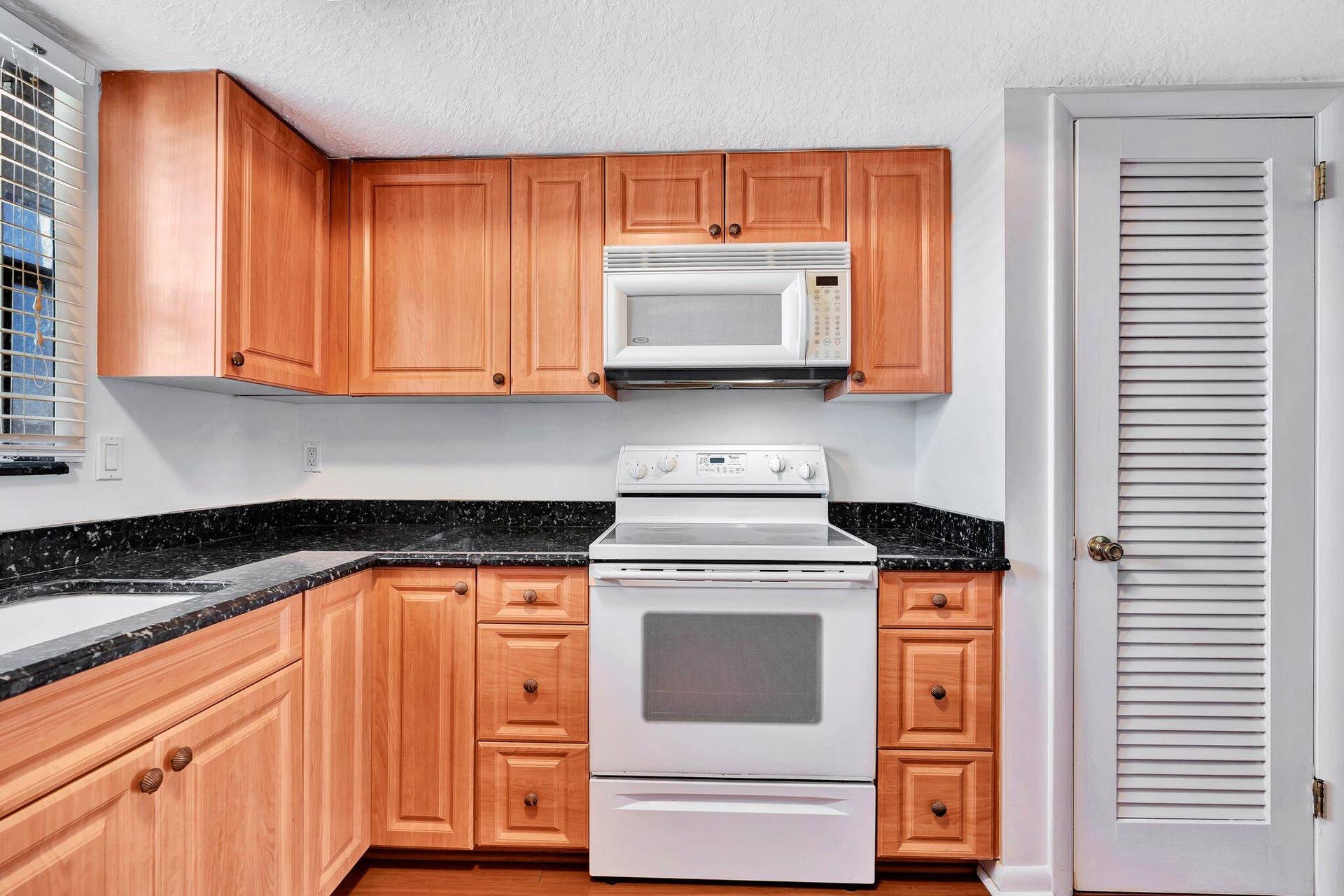 121 Wettaw Lane, #211, North Palm Beach, FL 33408 KITCHEN