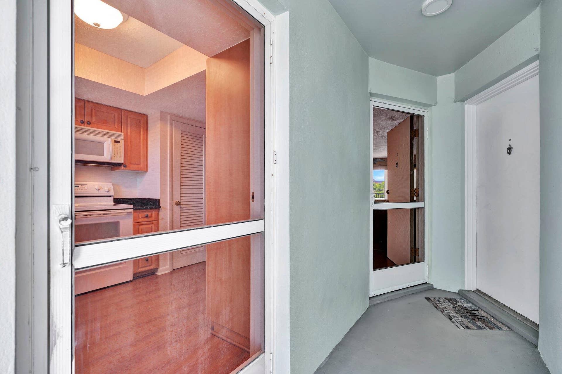 121 Wettaw Lane, #211, North Palm Beach, FL 33408 211 Entry