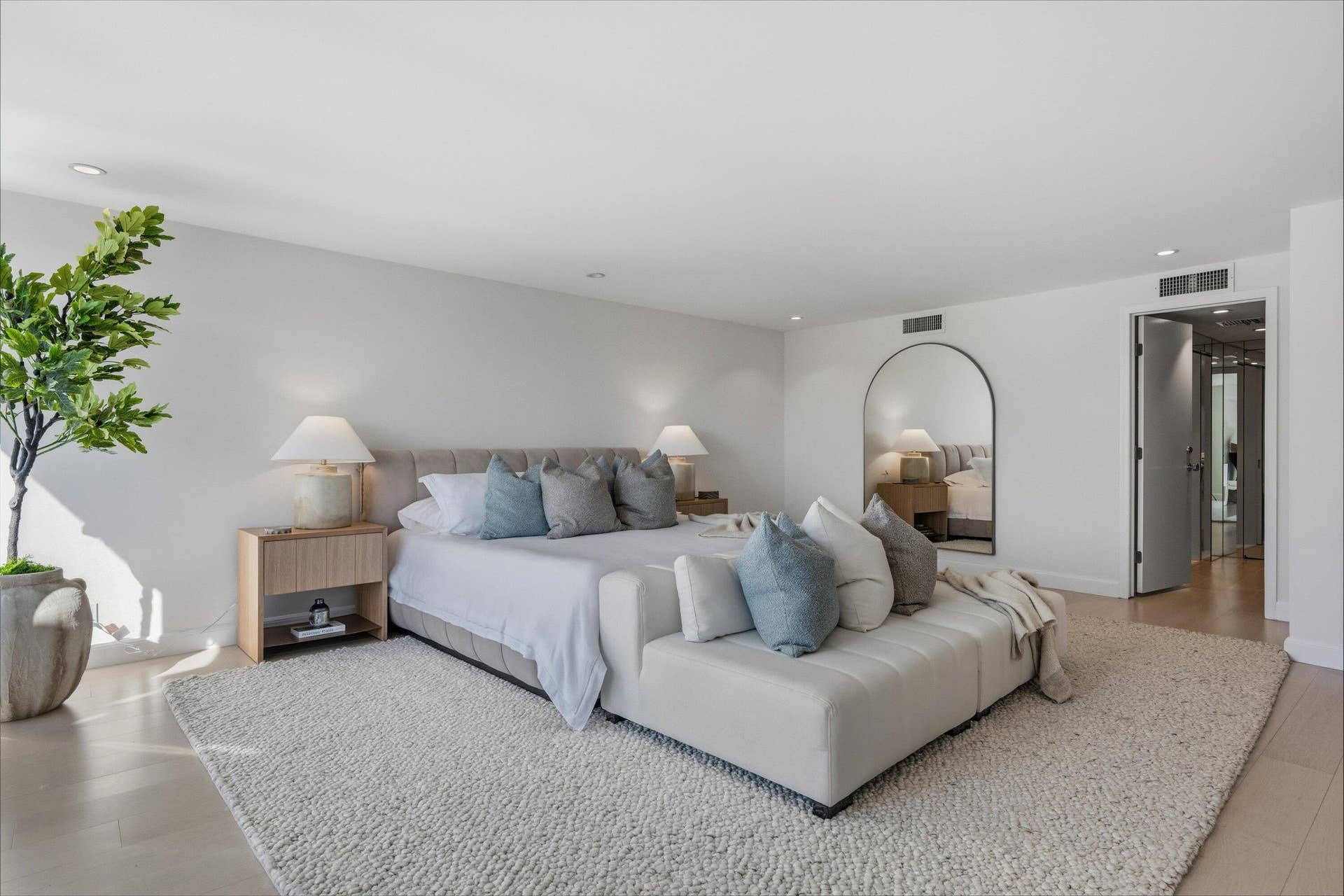 100 Sunrise Avenue, #520/521, Palm Beach, FL 33480 Primary Bedroom