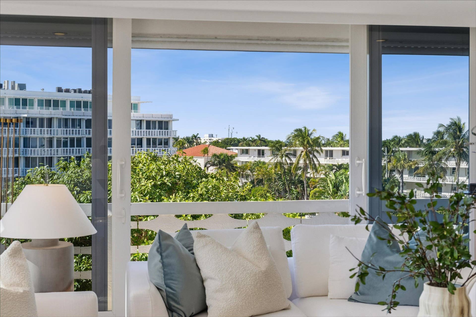 100 Sunrise Avenue, #520/521, Palm Beach, FL 33480 Living Room