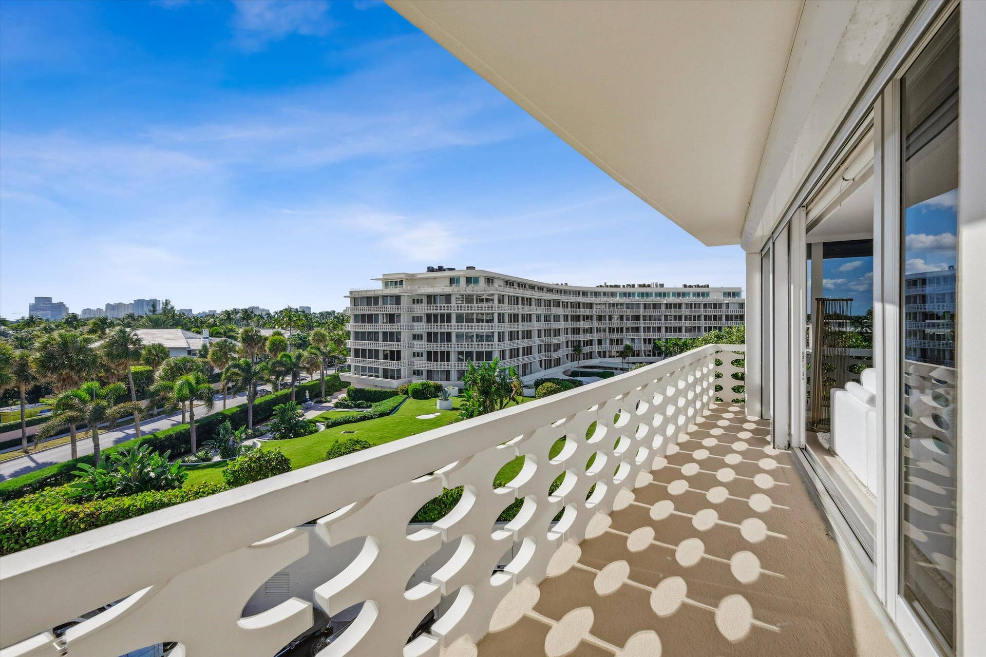 100 Sunrise Avenue, #520/521, Palm Beach, FL 33480 Balcony