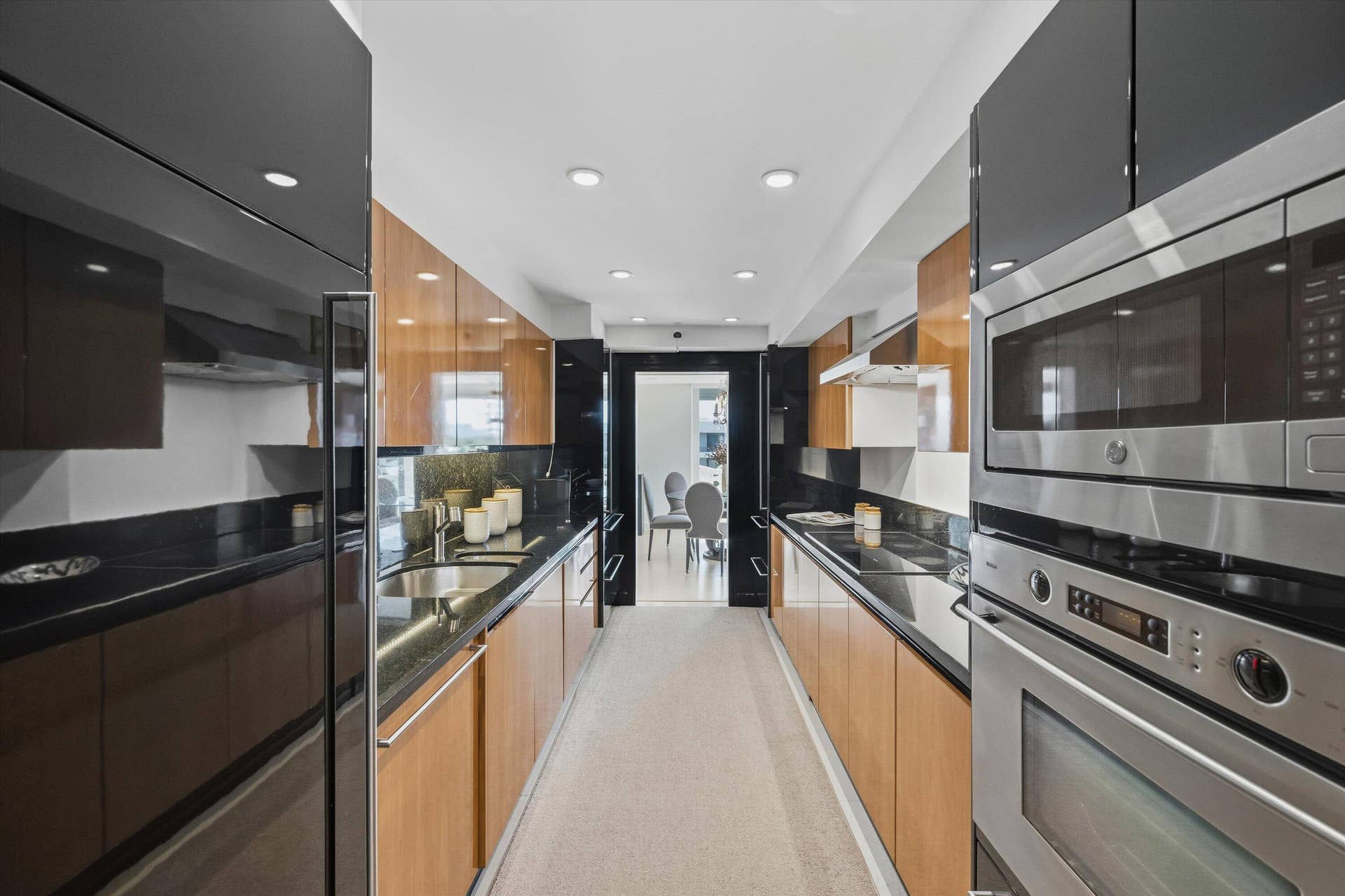 100 Sunrise Avenue, #520/521, Palm Beach, FL 33480 Kitchen