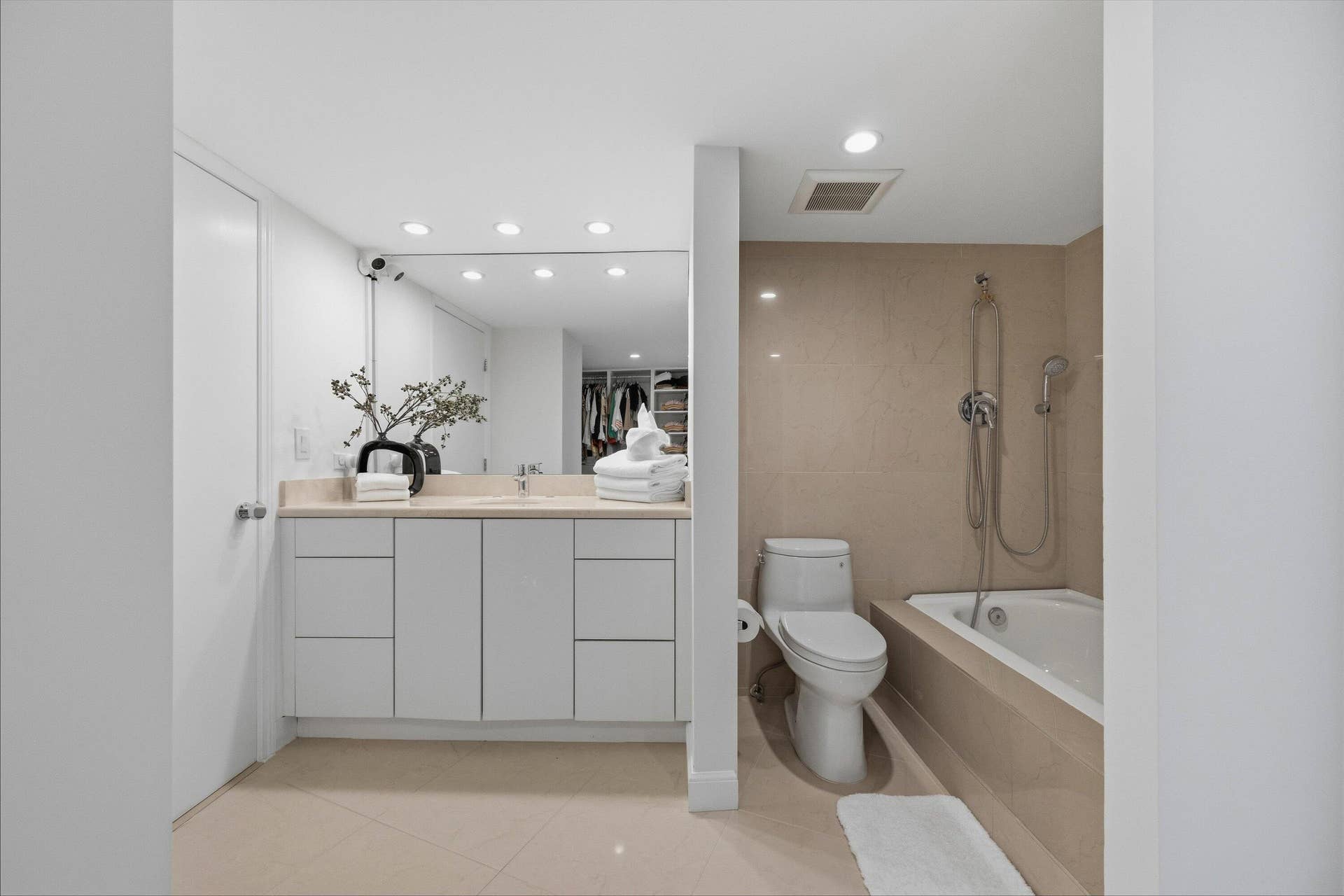 100 Sunrise Avenue, #520/521, Palm Beach, FL 33480 EnSuite