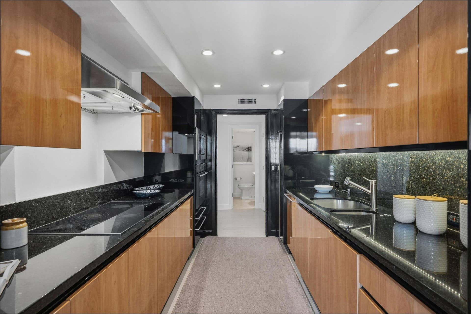 100 Sunrise Avenue, #520/521, Palm Beach, FL 33480 Kitchen