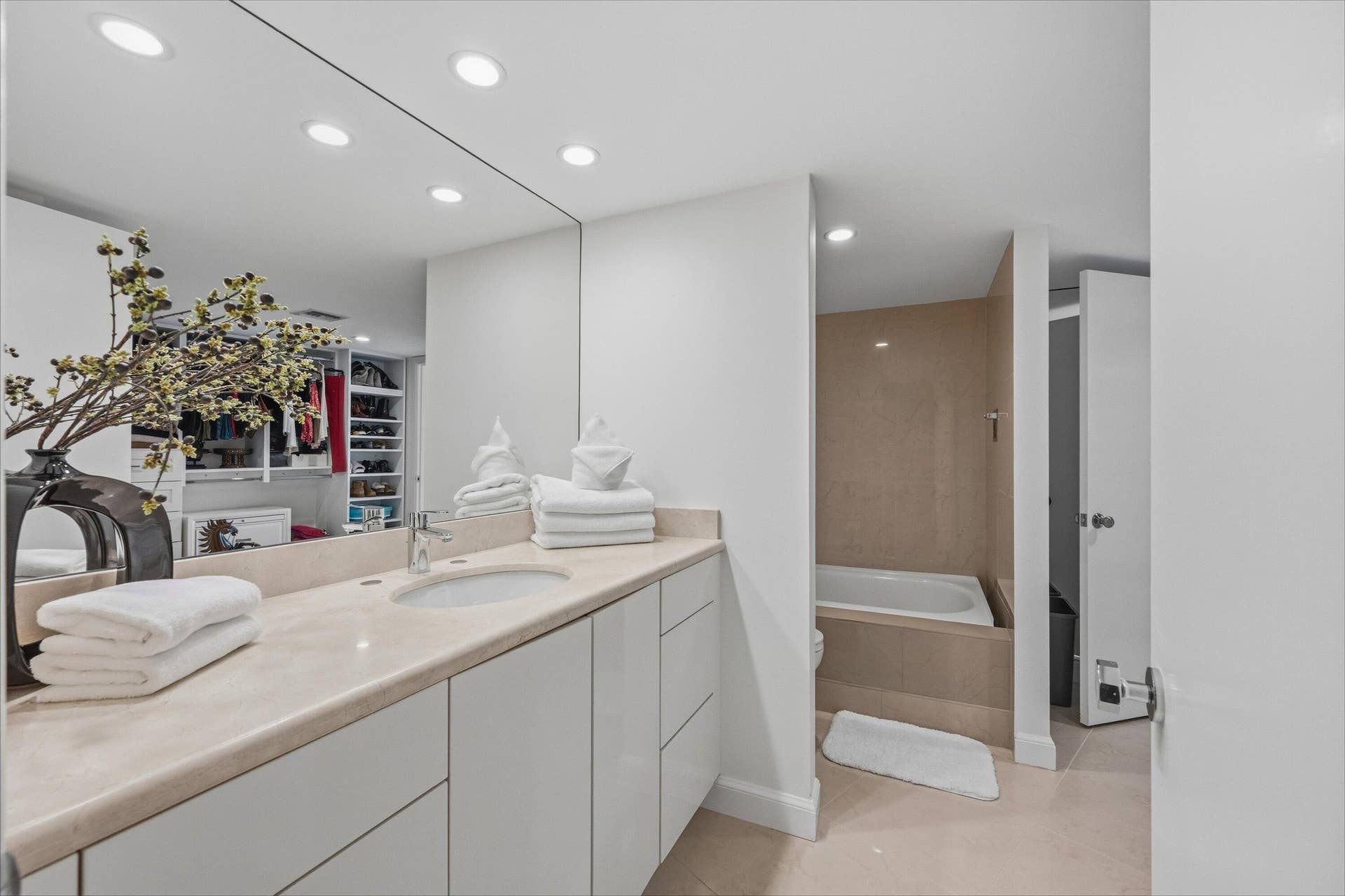 100 Sunrise Avenue, #520/521, Palm Beach, FL 33480 EnSuite