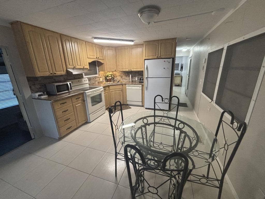 562 NE 47th St, Lot 393, Deerfield Beach, FL 33064 562 NE 47th St, Lot 393, Deerfield Beach, FL 33064