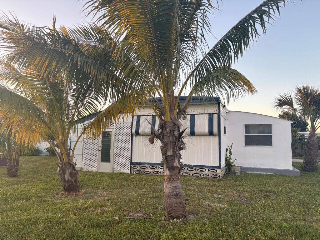 562 NE 47th St, Lot 393, Deerfield Beach, FL 33064 562 NE 47th St, Lot 393, Deerfield Beach, FL 33064