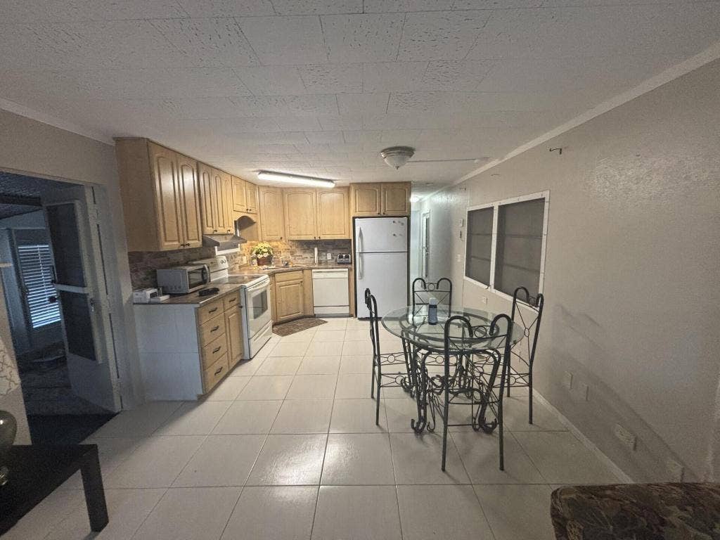 562 NE 47th St, Lot 393, Deerfield Beach, FL 33064 562 NE 47th St, Lot 393, Deerfield Beach, FL 33064