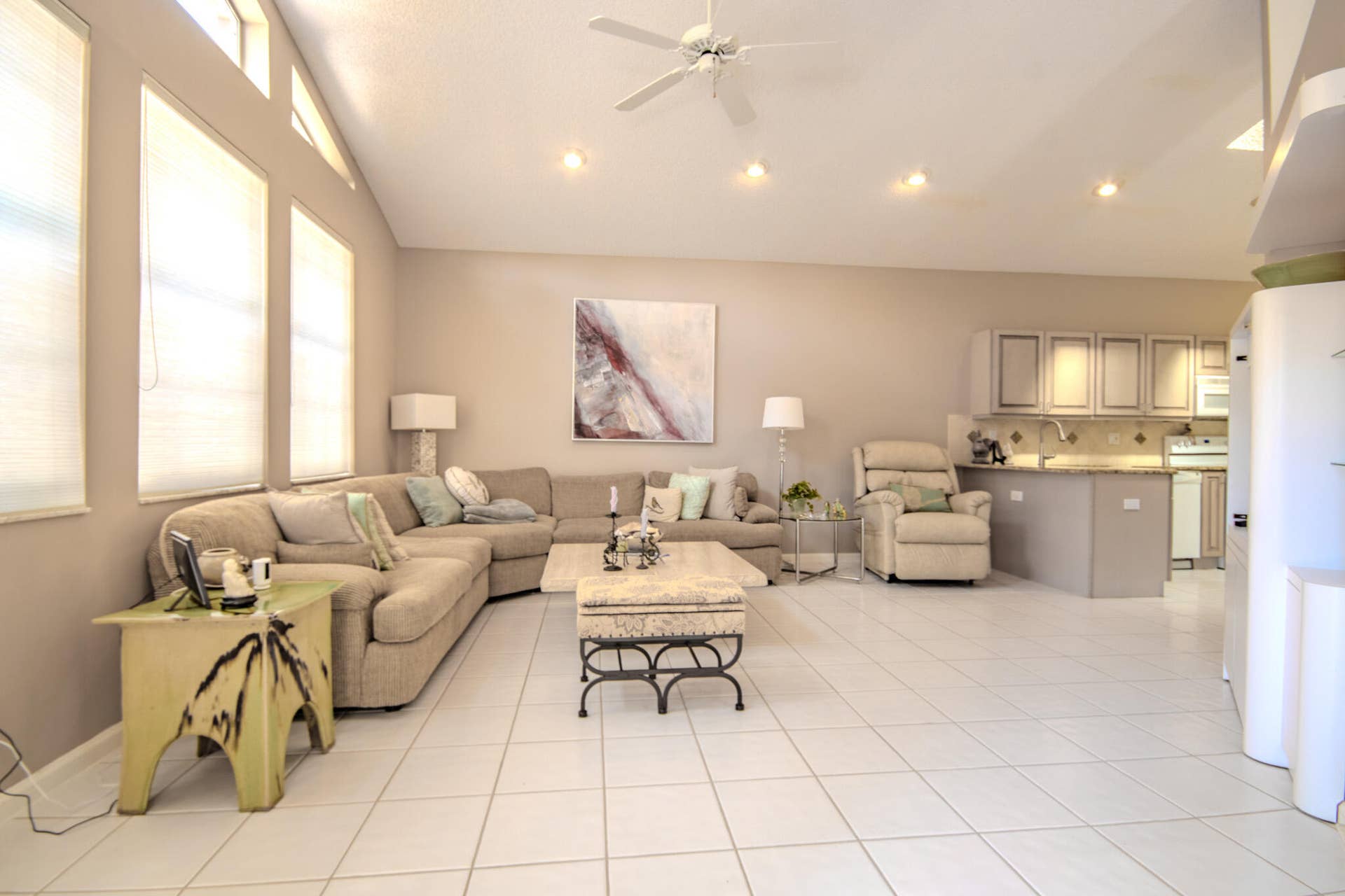 Volume ceilings, light and bright
