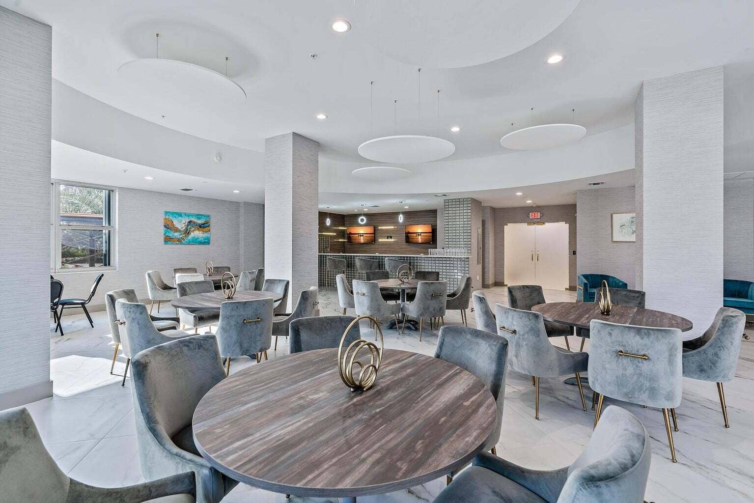 Community Ocean Room