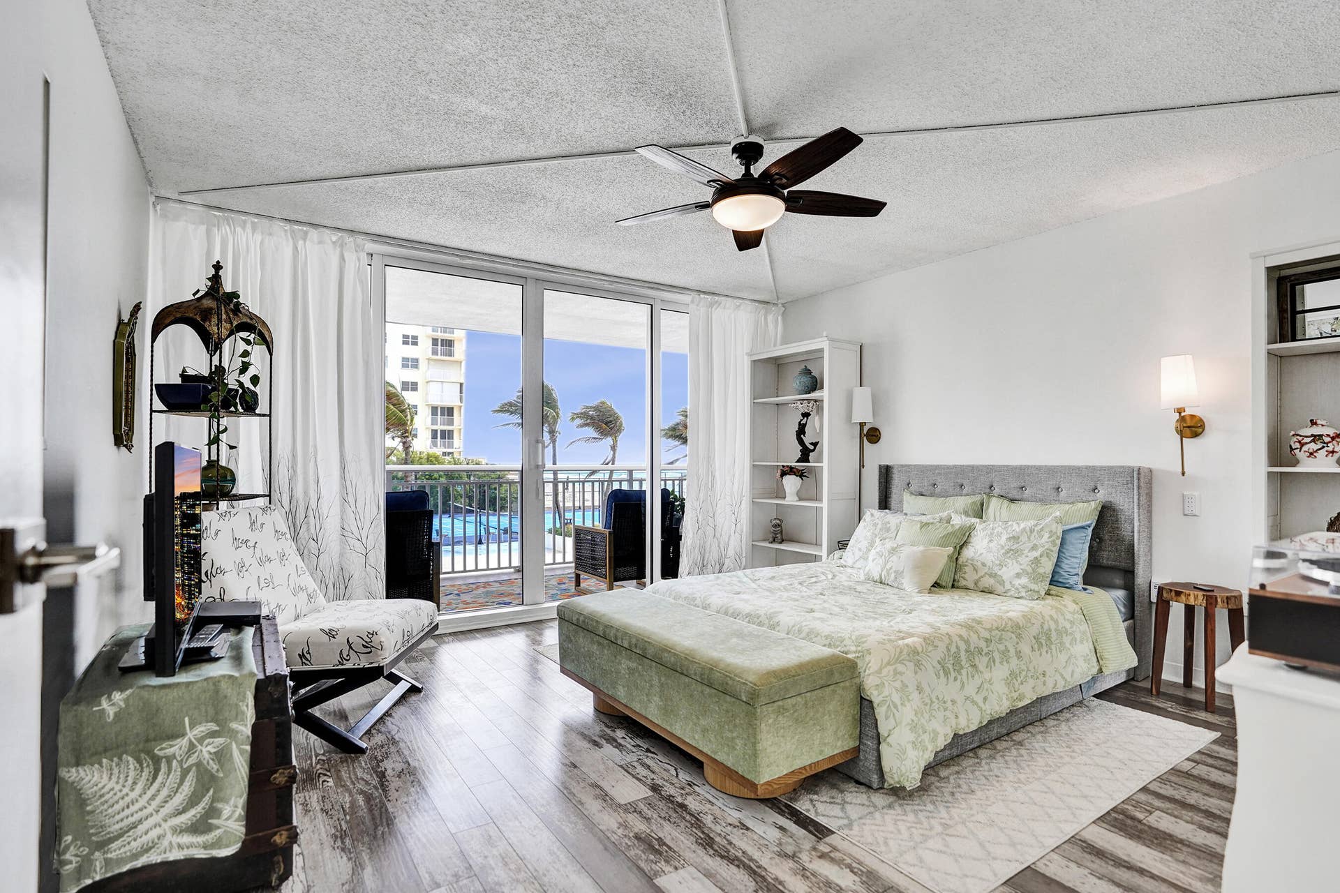 3546 S Ocean Boulevard, #327, South Palm Beach, FL 33480 Guest Suite
