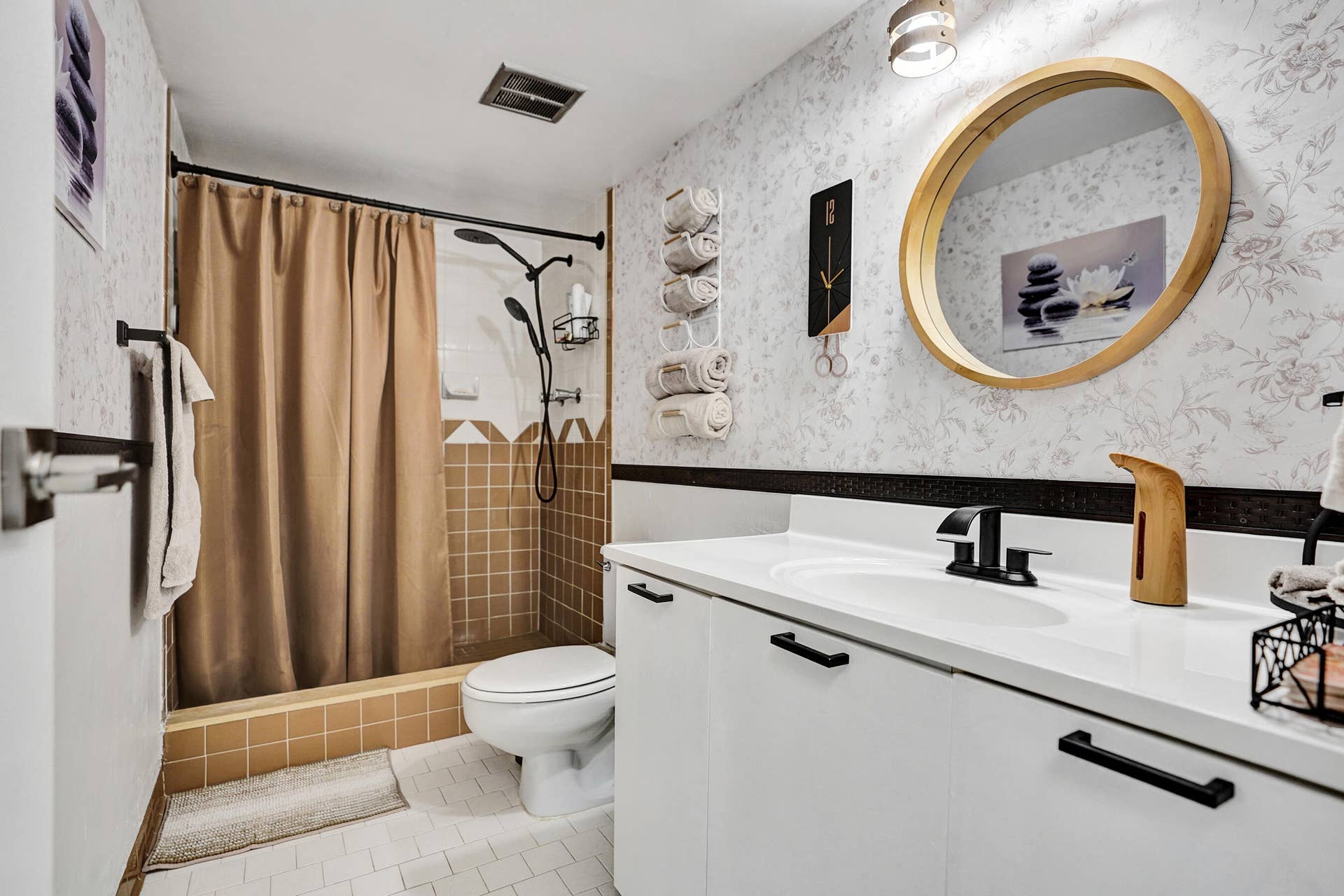 3546 S Ocean Boulevard, #327, South Palm Beach, FL 33480 Guest Bath